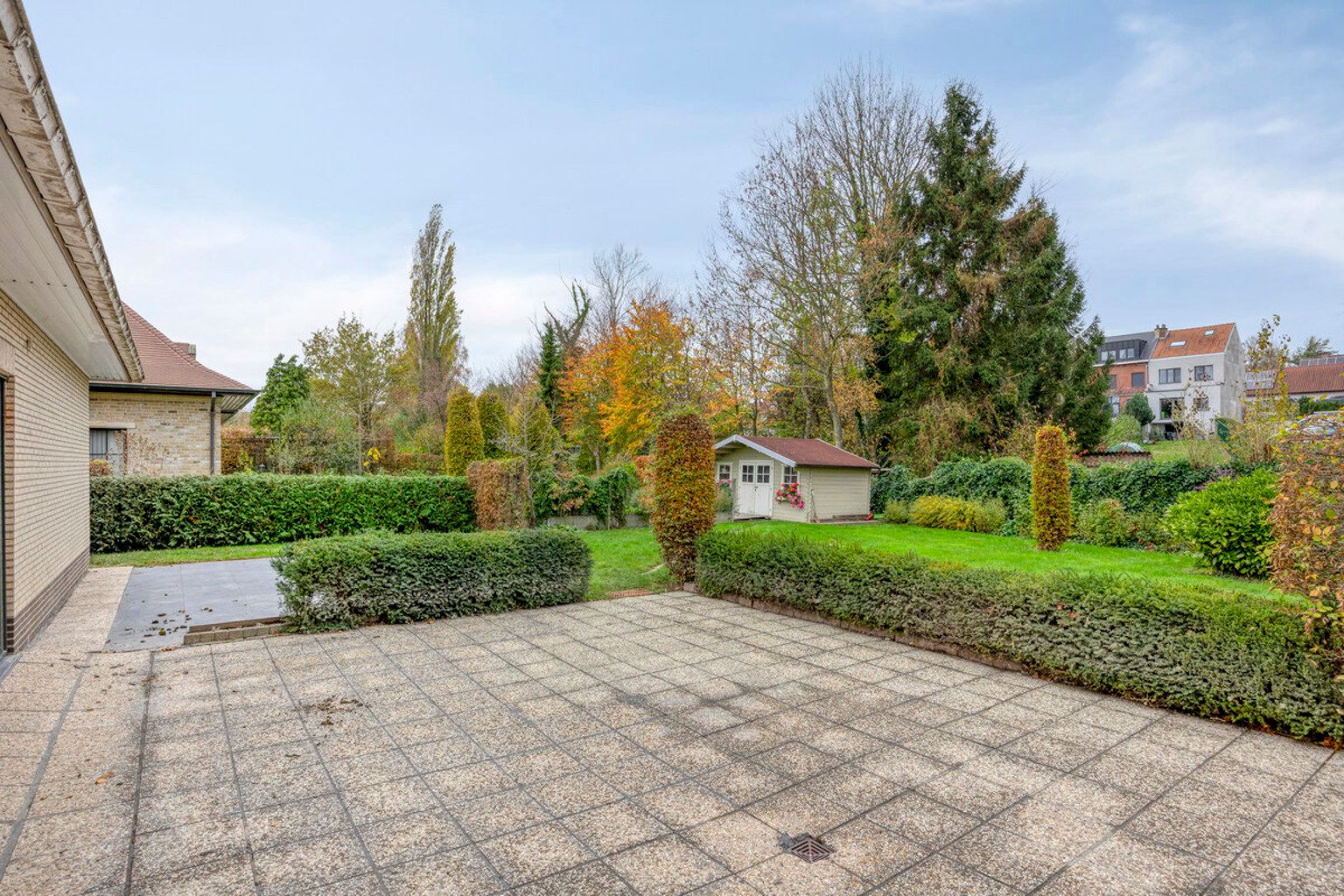 Bungalow van 176 m² met garage en tuin foto 20