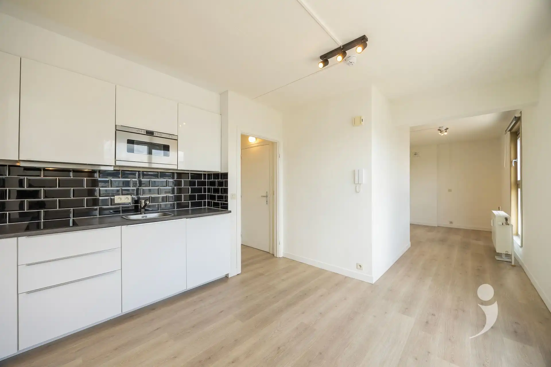 Hoofdfoto van de publicatie: Gerenoveerde studio met groot terras en prachtig uitzicht in Heverlee