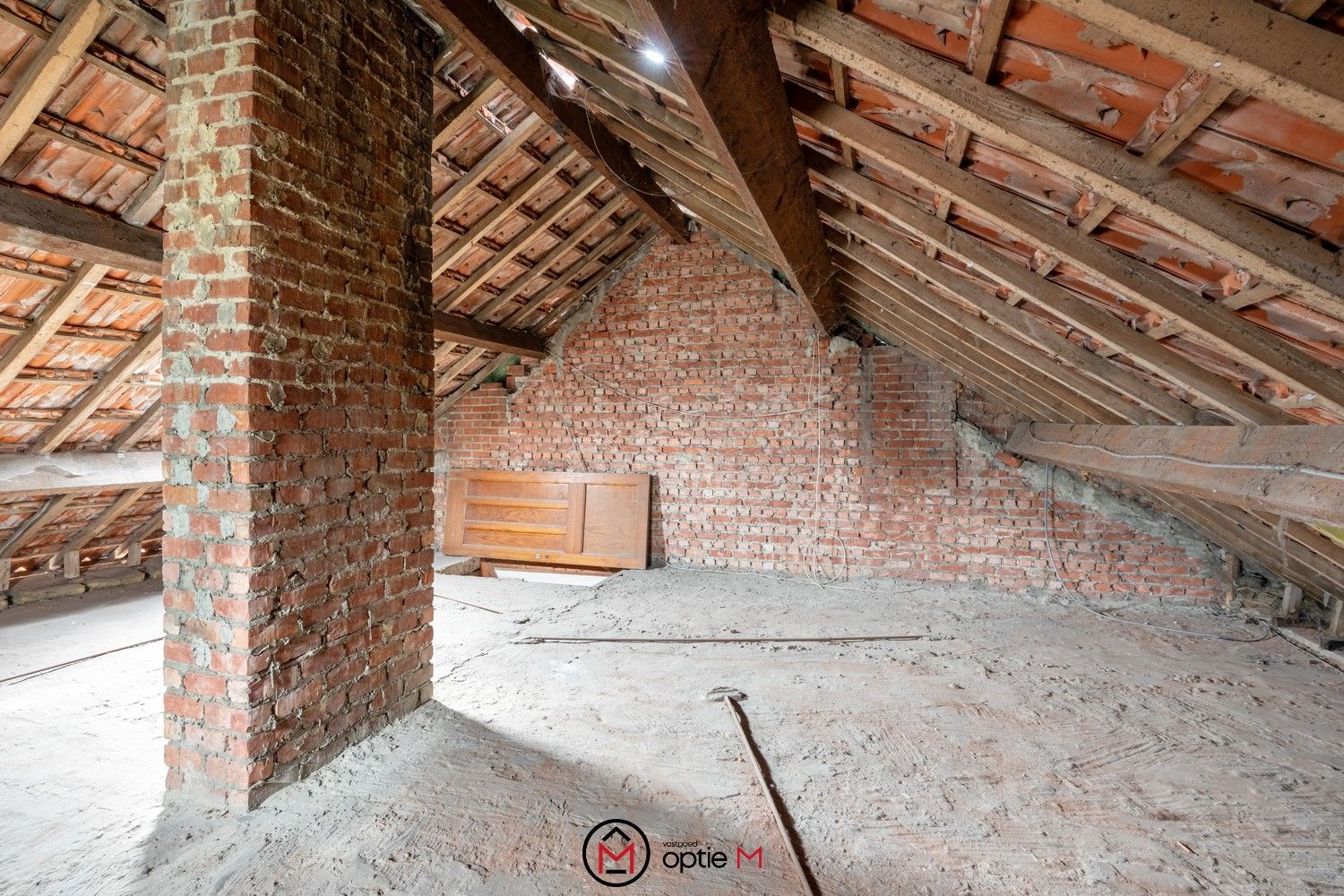 Te renoveren woning met zicht op uitgestrekte velden foto 18