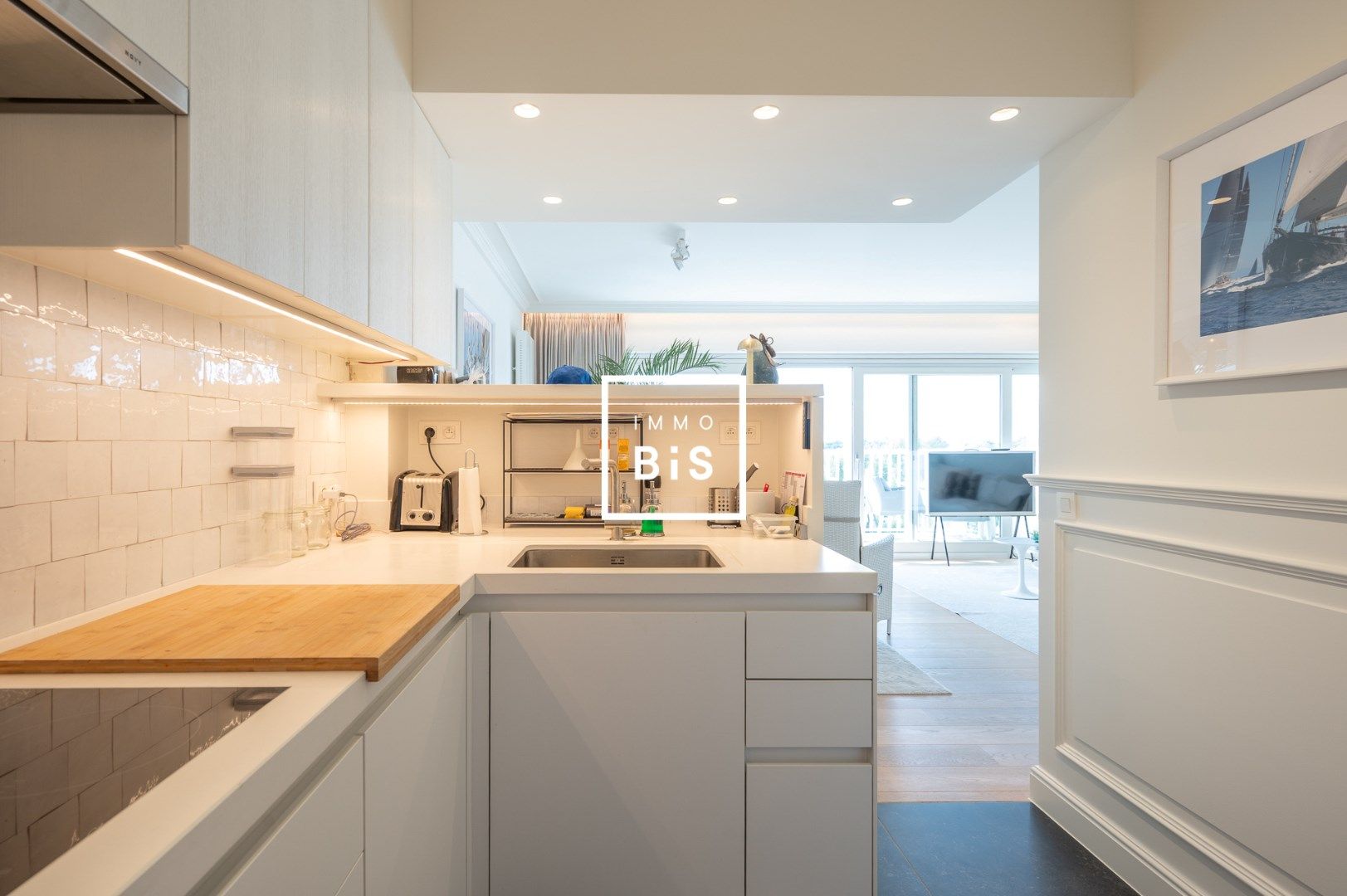 Uitzonderlijk prachtig gemeubeld appartement op de Kustlaan nabij het Albertplein foto 2