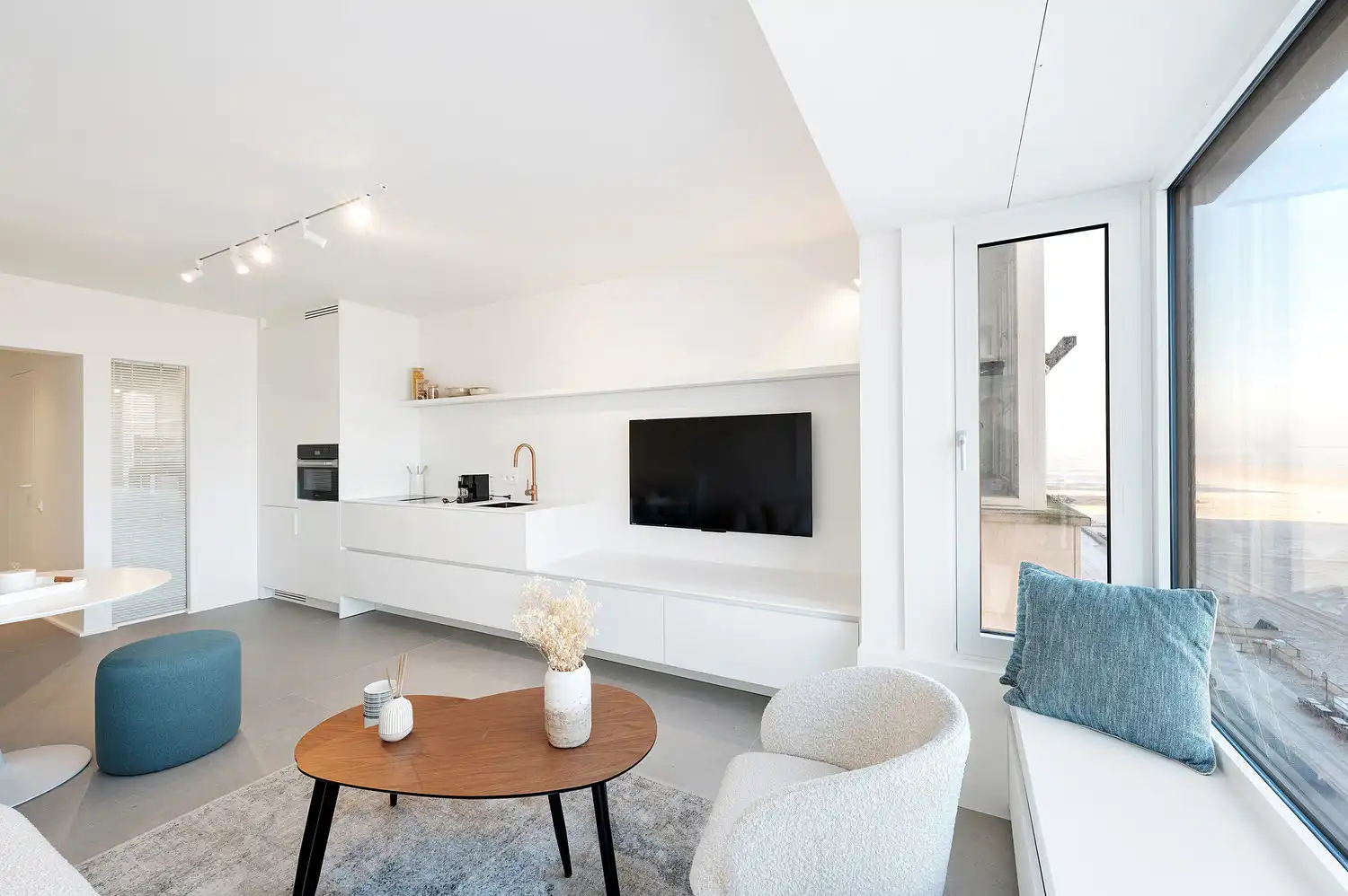 Prachtig vernieuwd 2 slaapkamer appartement aan het Albertstrand foto 6