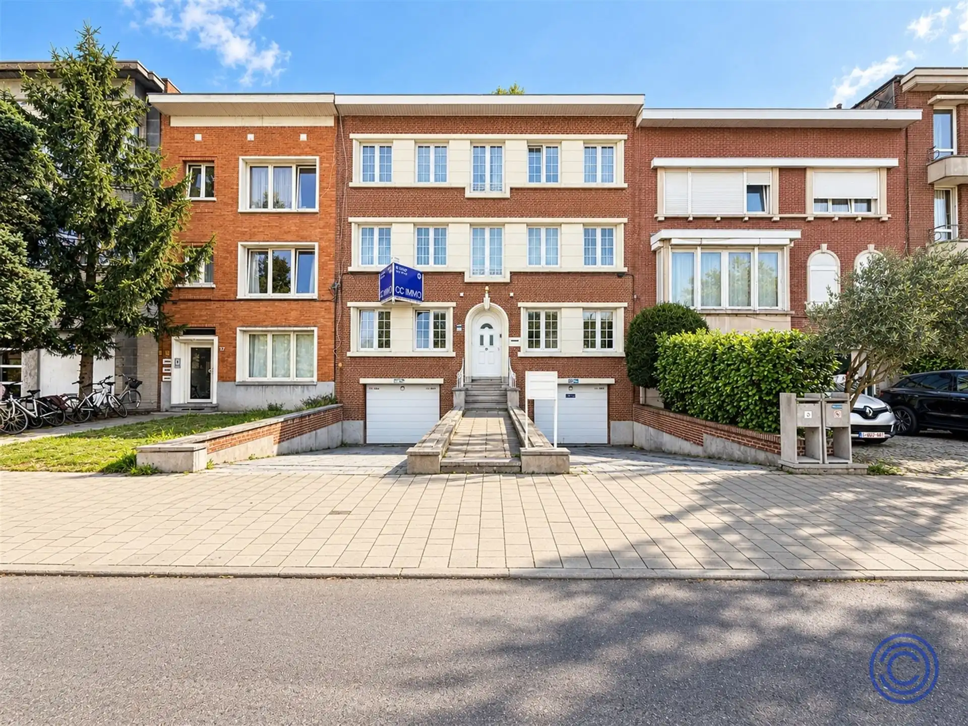 Uitzonderlijk ruim 3-slaapkamerappartement met tuin en dubbele garage foto 14