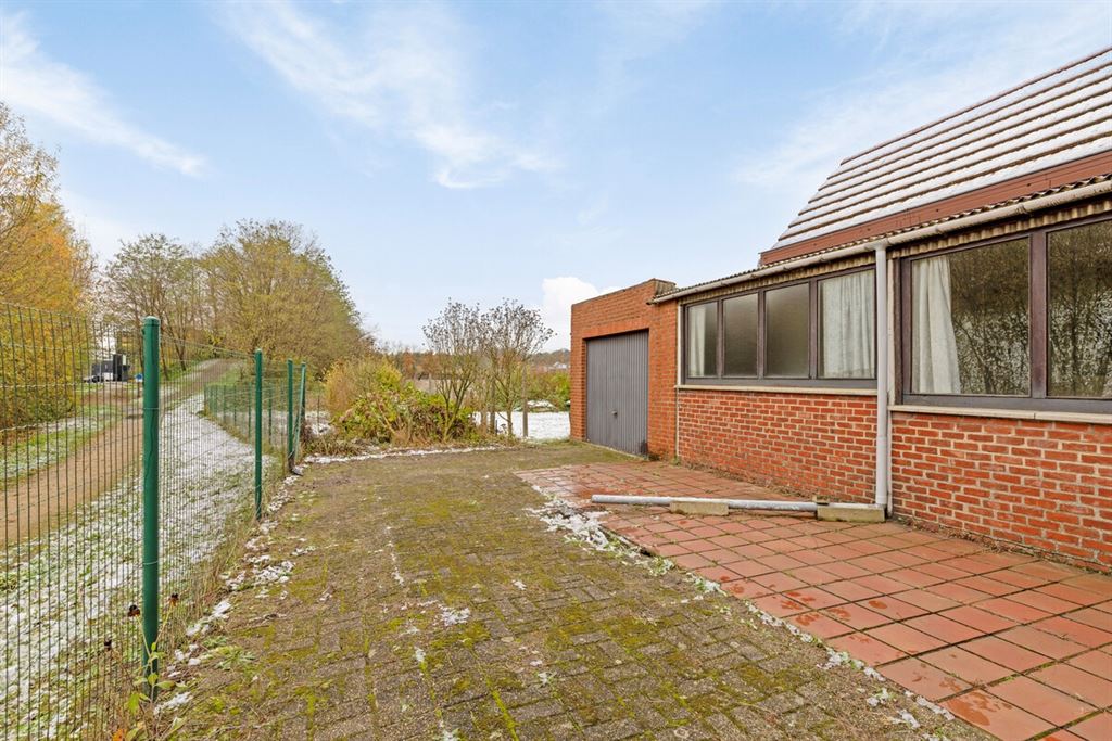 Knappe, te renoveren, woning op een gunstige locatie!  foto 23