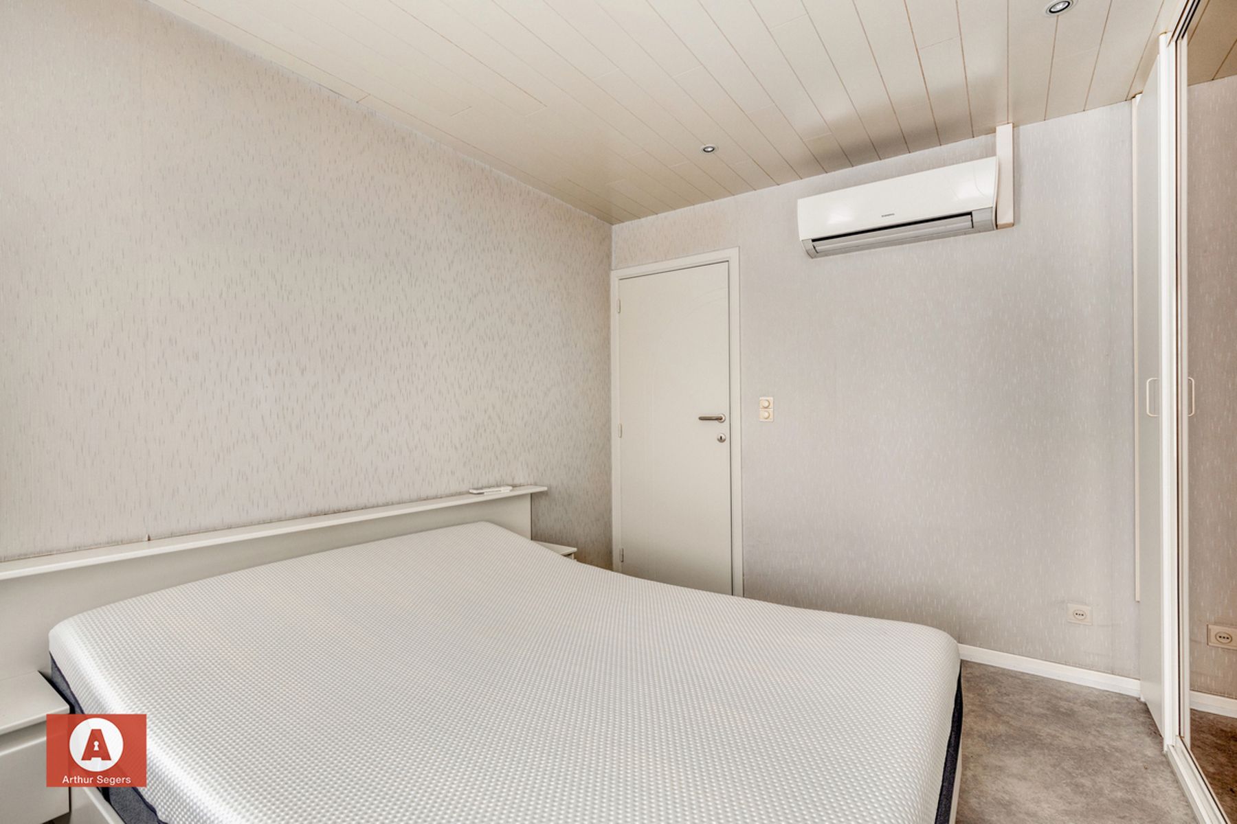 Instapklare halfopen woning met atelier in Opstal foto 17