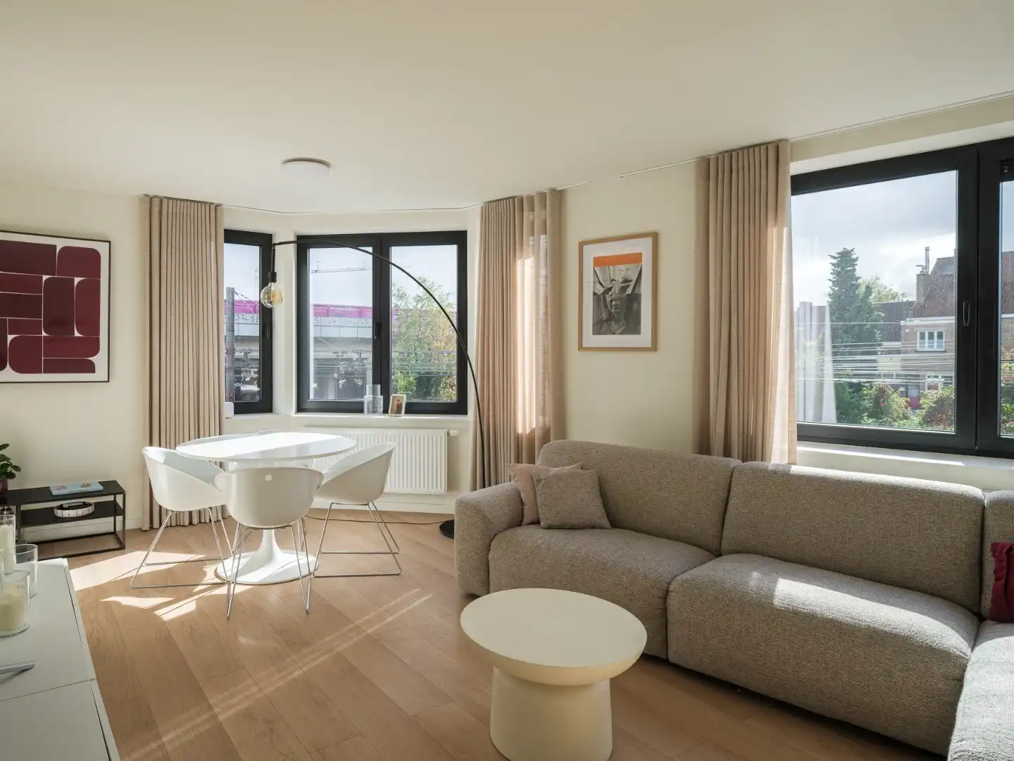 Instapklaar 3-slaapkamerappartement aan het Adolf Papeleupark foto 2