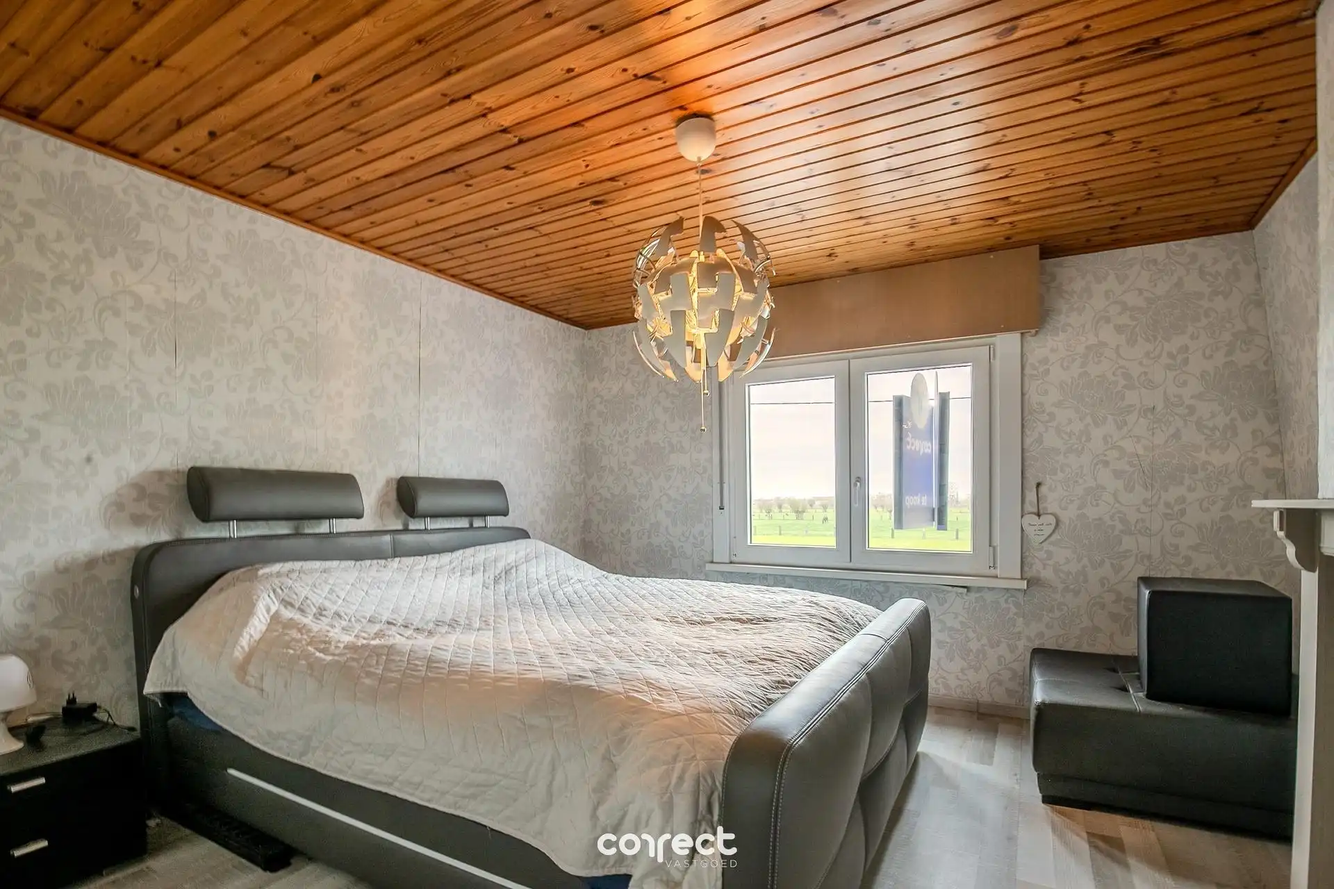 Halfopen bebouwing met garage gelegen op een gunstige ligging en prachtig zicht op de velden. foto 6