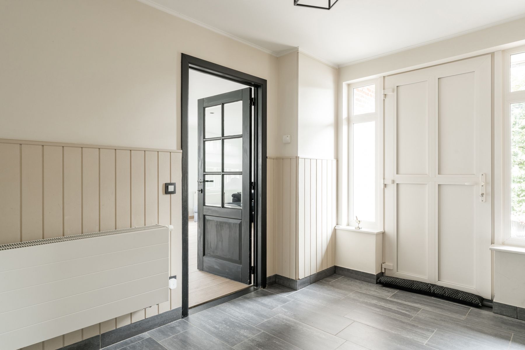 Ruime gerenoveerde woning met zwembad  foto 13