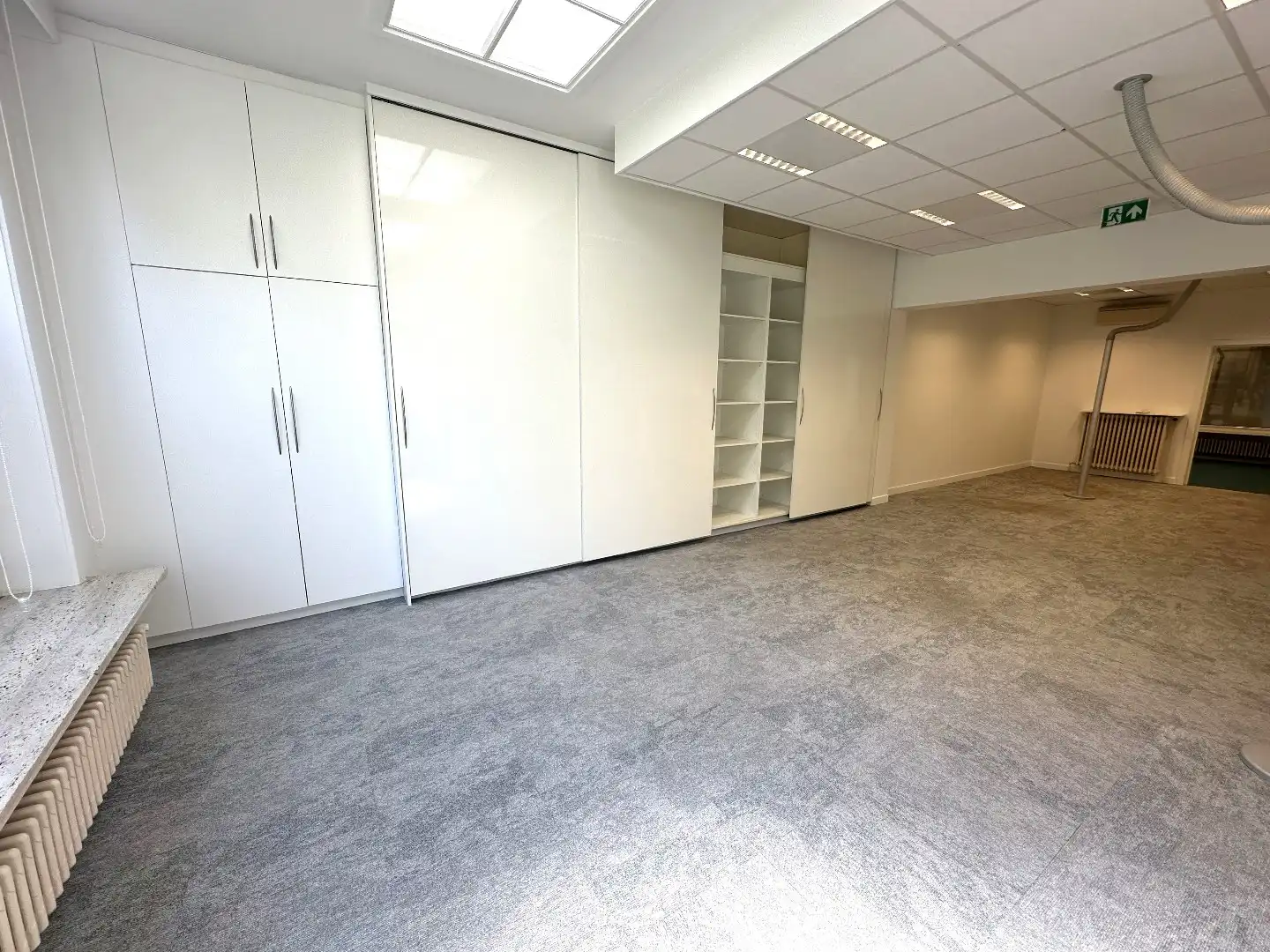 Instapklare kantoorruimte (+/- 100 m²) met 2 parkeerplaatsen, Torhout centrum foto 3