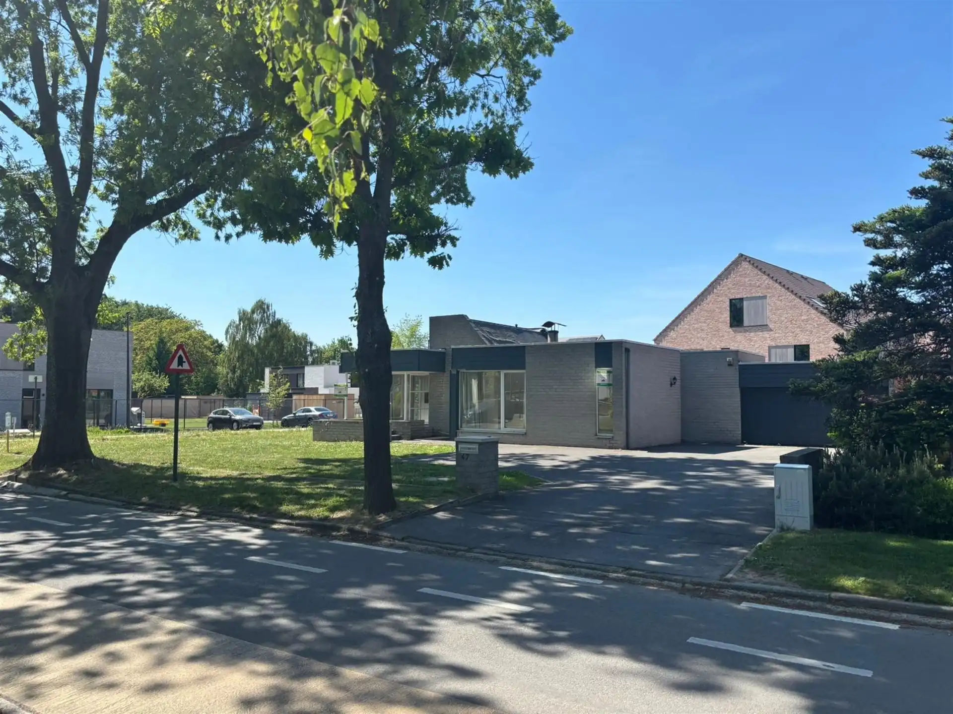 Ruime bungalow met twee slaapkamers en grote tuin foto 4