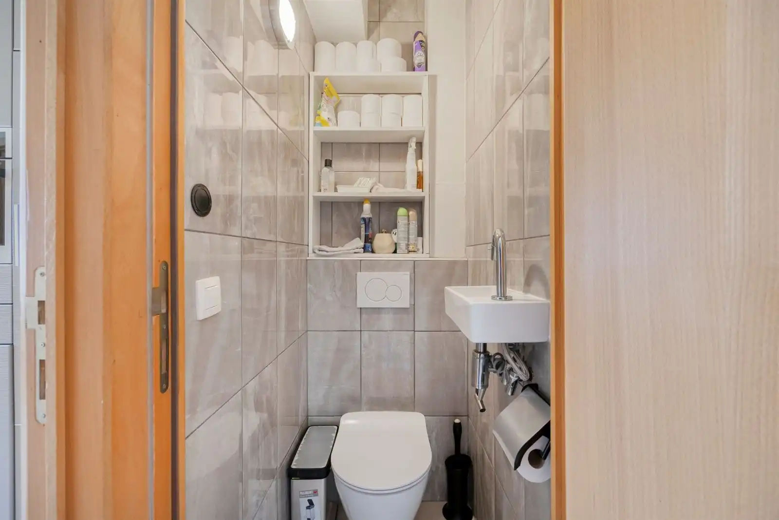 Volledig gerenoveerde 4-slpk woning met garagebox foto 37