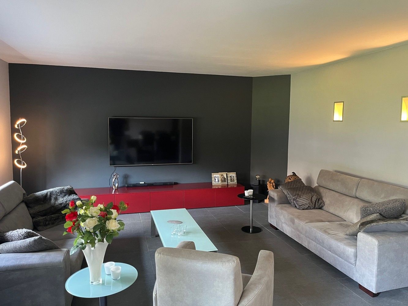 Licht, ruimte en luxe: energiezuinige, recente villa met 5 slk te koop in Maasmechelen! foto 8