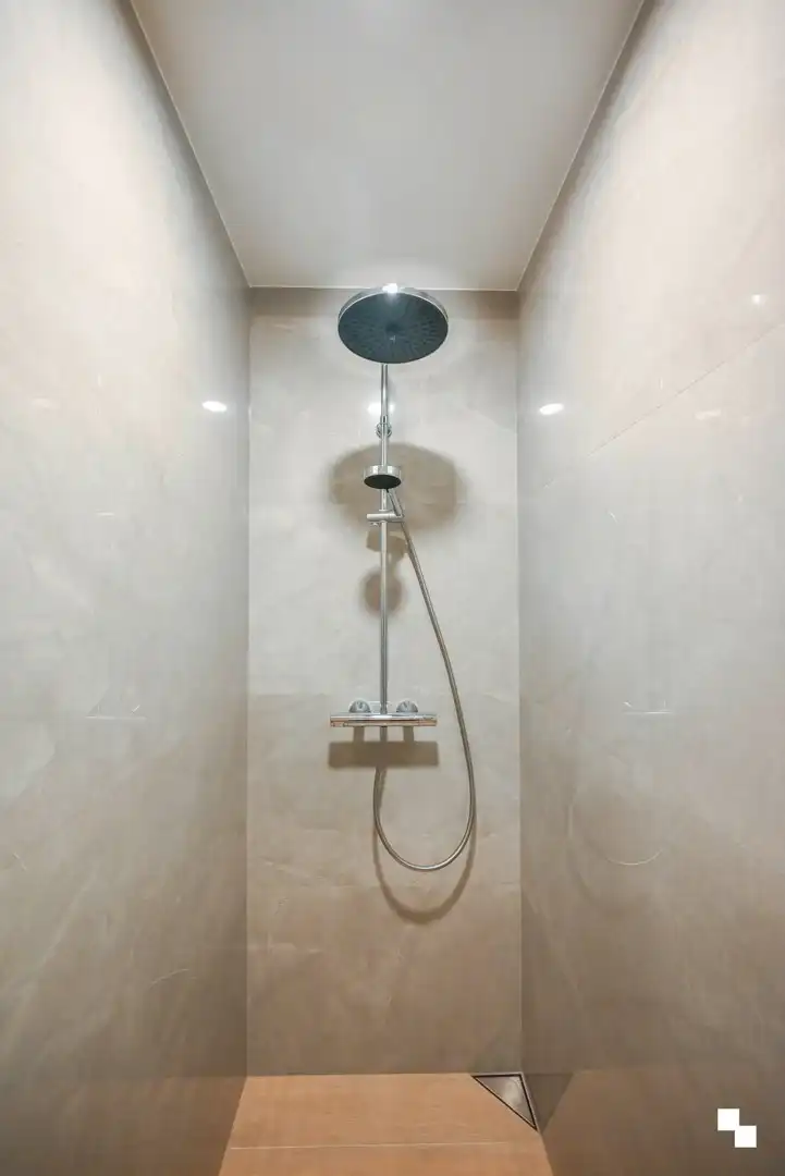 Gemeubelde high-end woning in rustige buurt in Waregem foto 23