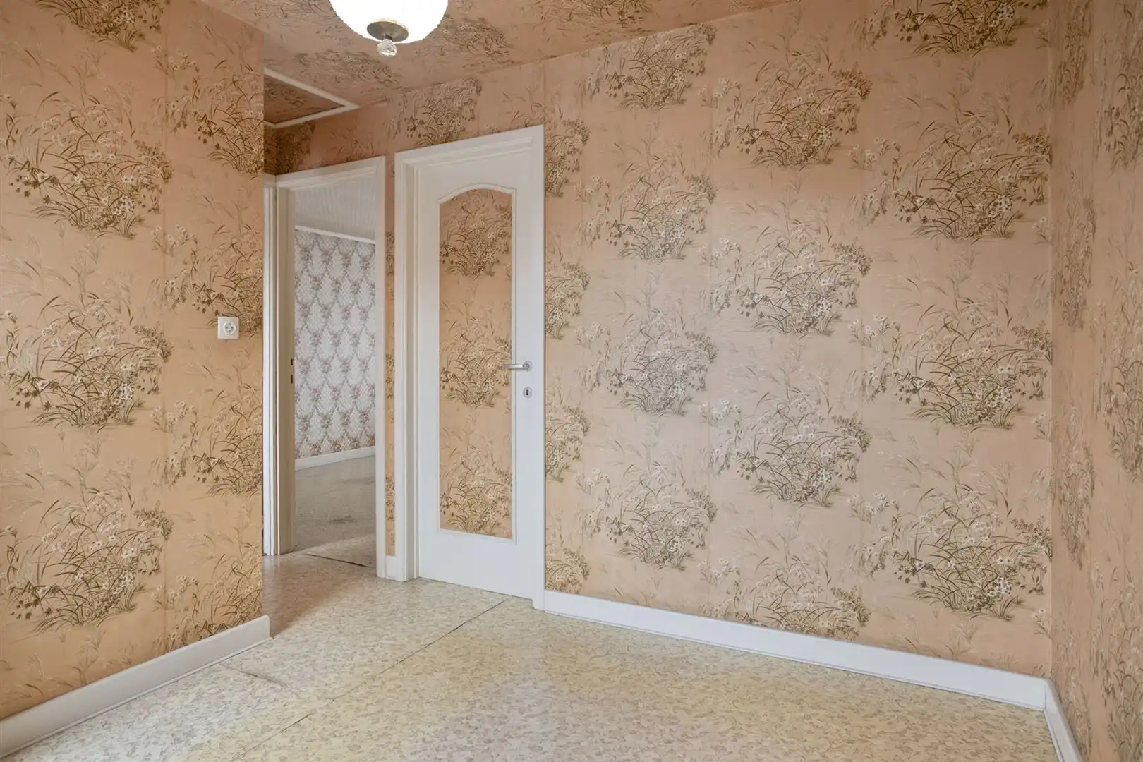 Te renoveren woning gelegen aan het plein in Kaprijke ! foto 13