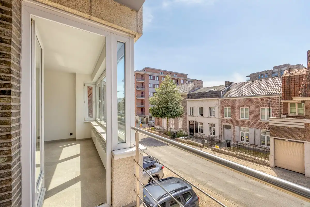 Luxueus, volledig gerenoveerd appartement met 3 slaapkamers, autostaanplaats en kelder foto 13