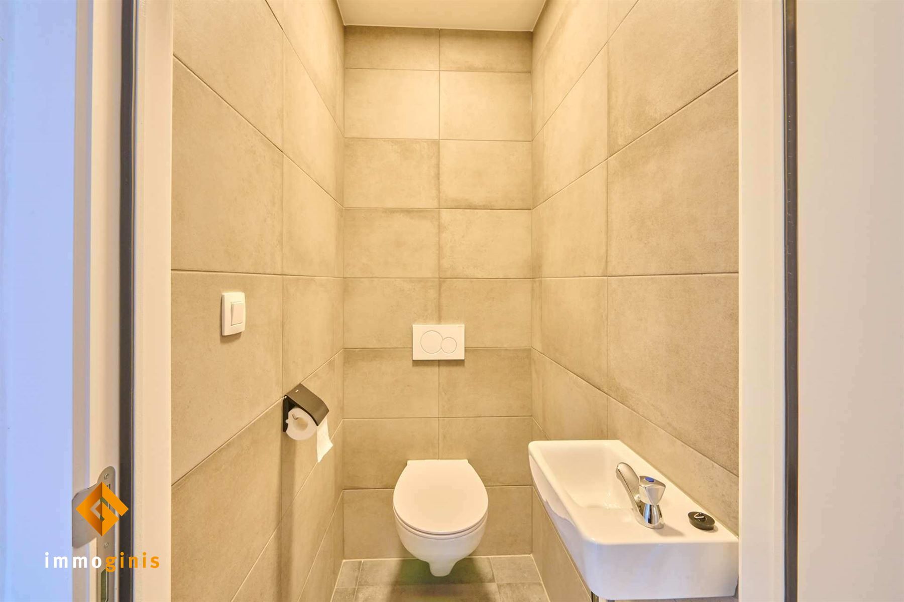 Zéér mooi en ruim gelijkvloers appartement met 2 slpks nabij het centrum van Hamont! foto 7
