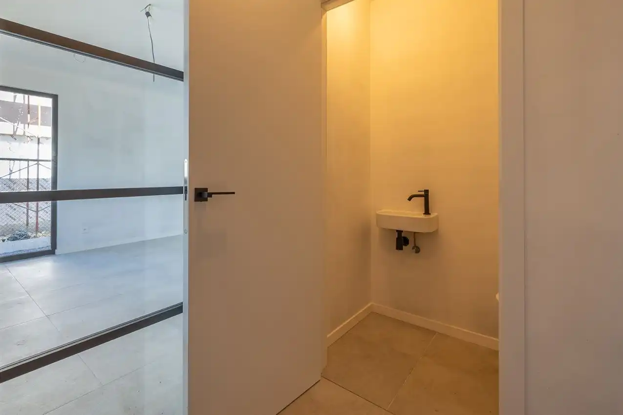 Kwalitatief afgewerkte nieuwbouwwoning met 3 slk. foto 39