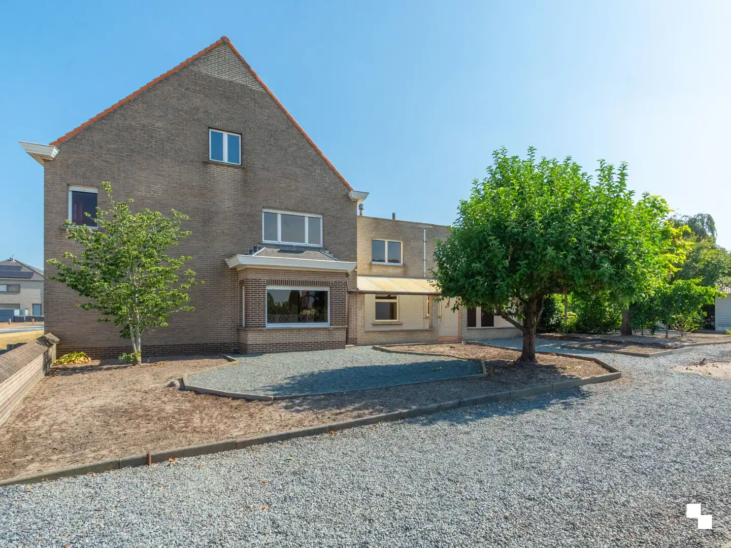 Ruime, te renoveren woning in het mooie Asper foto 24