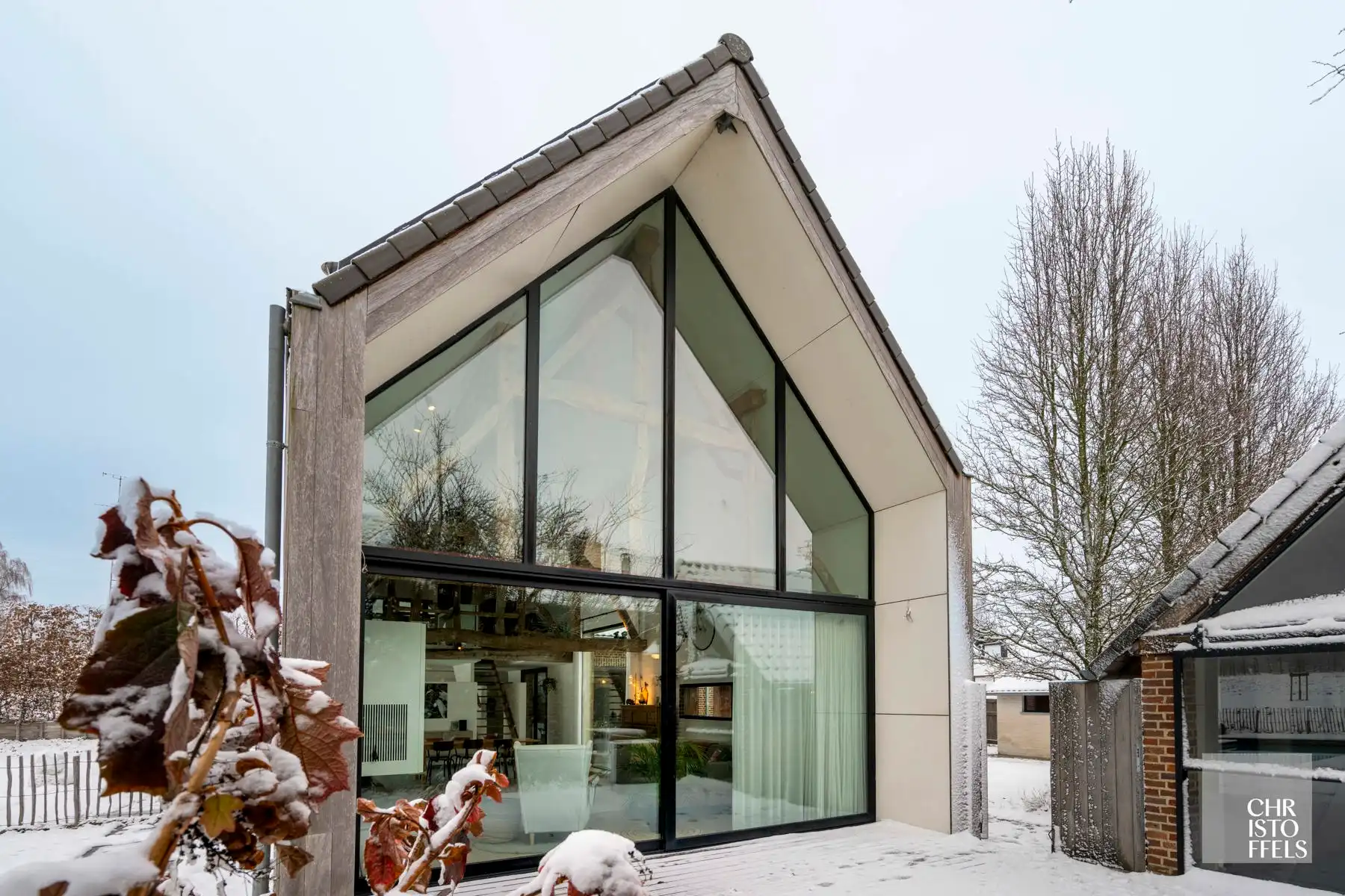 Exclusieve vierkantshoeve met buitenzwembad en vrij uitzicht op perceel van 3.213m² foto 8