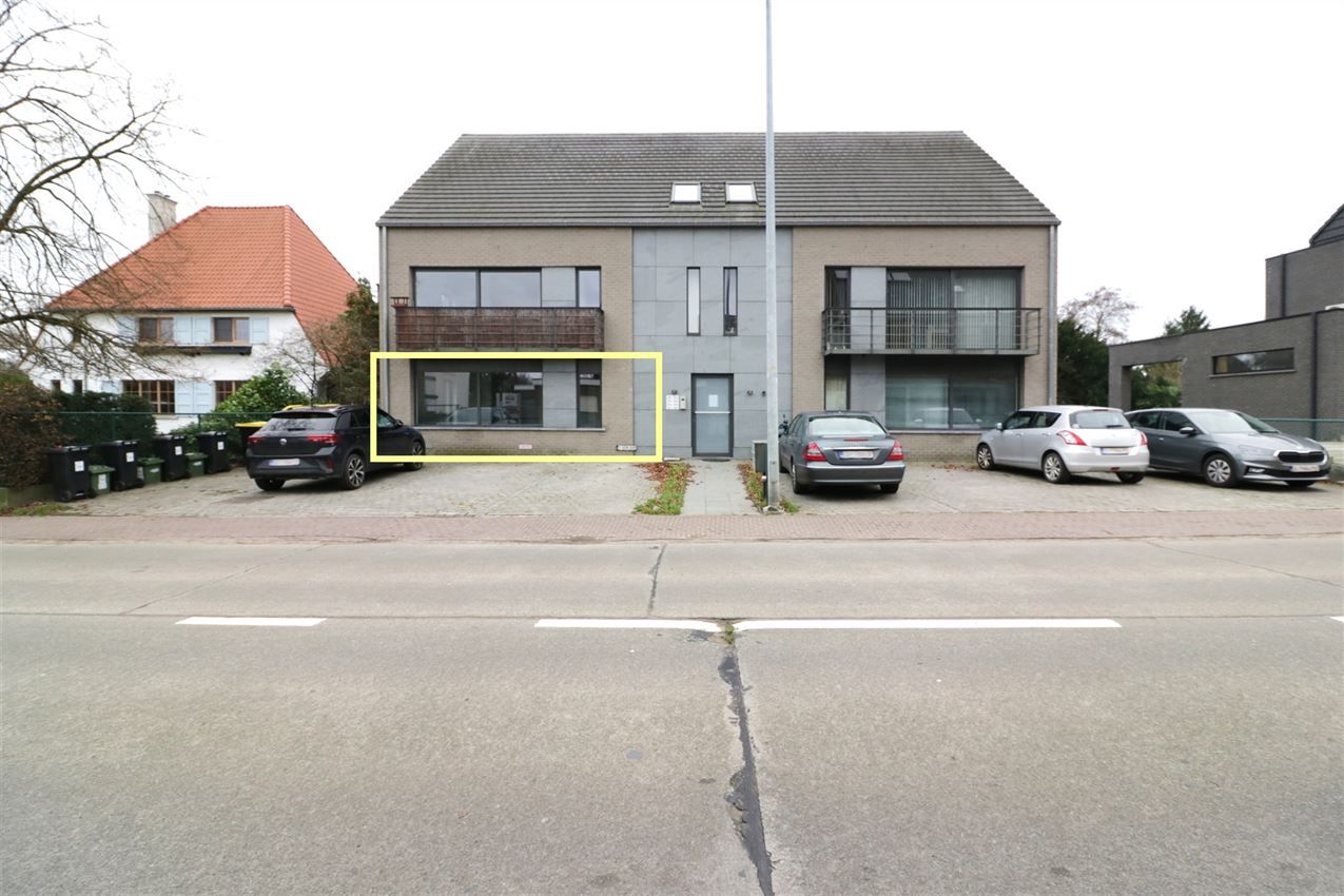 Gelijkvloers app met 1 slpk, terras, nabij station foto {{pictureIndex}}