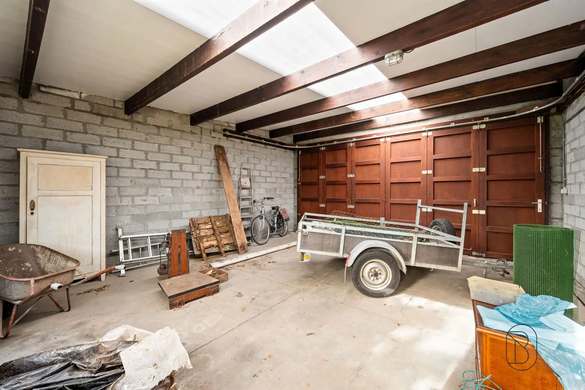 Goedgelegen woning met grote zongerichte tuin en garage foto 6