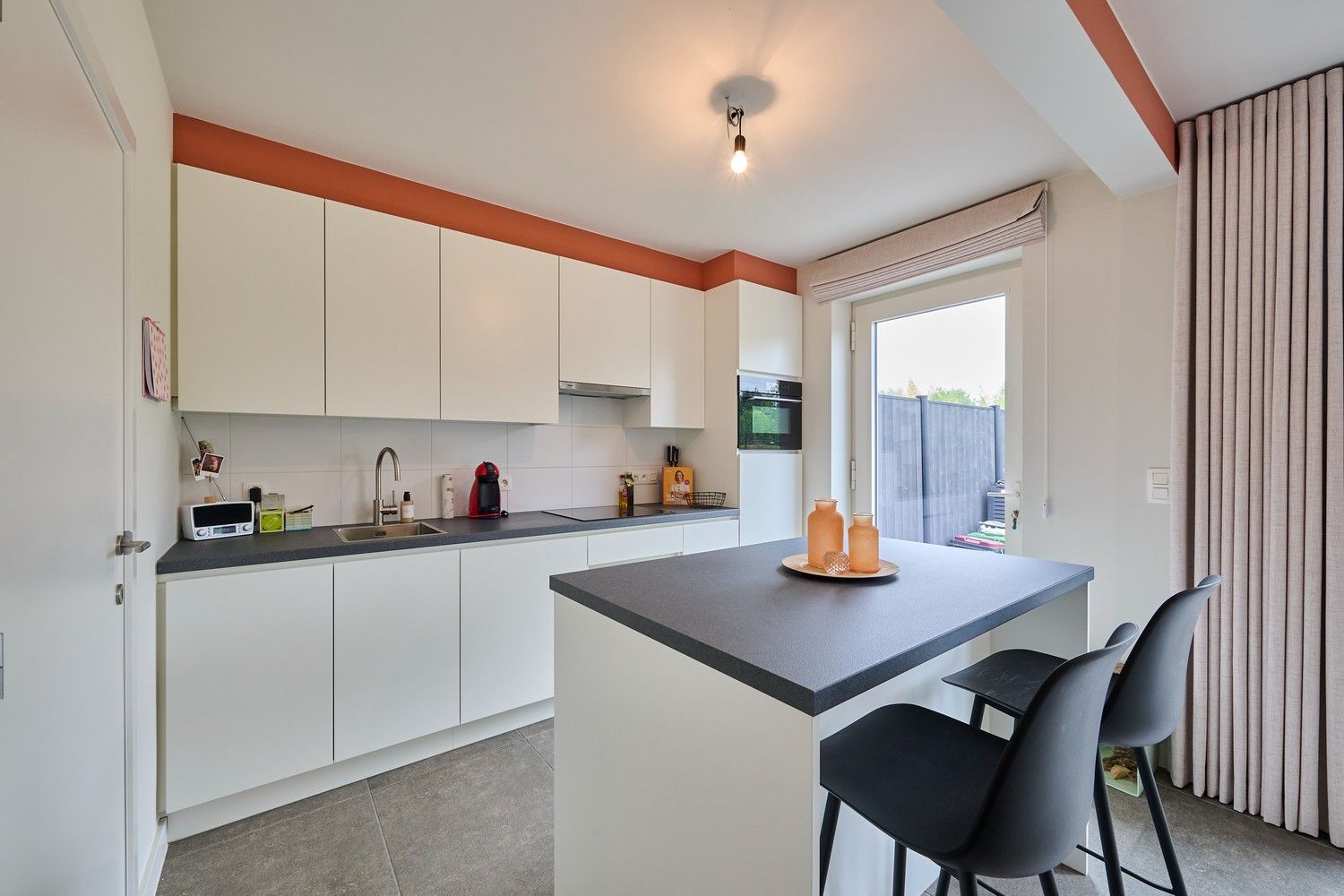 Moderne nieuwbouw woning - instapklaar en energiezuinig foto 8