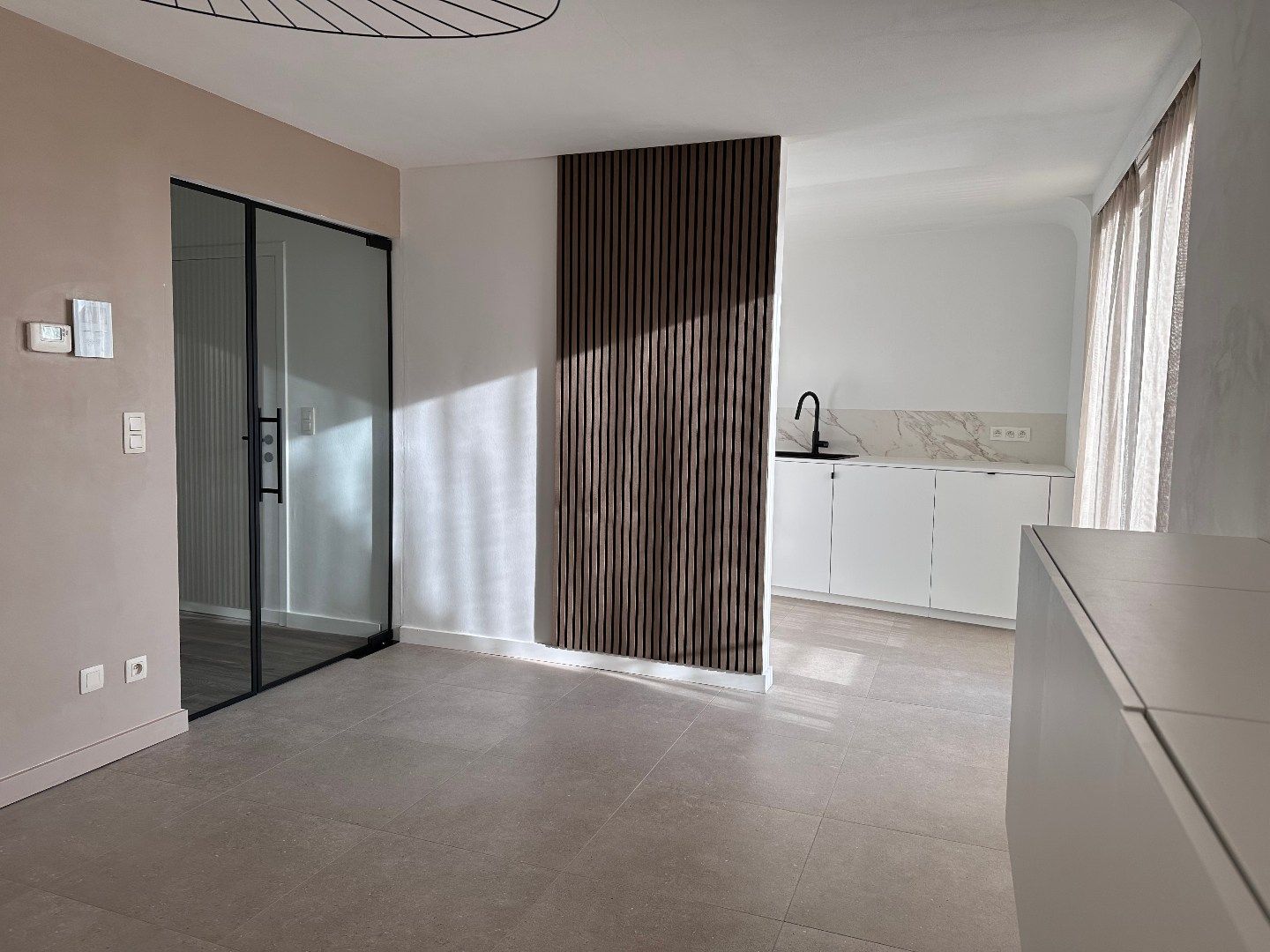 Prachtig dakappartement van 125m² met 2 slaapkamers, een dressing en een autostandplaats in het centrum van Lanaken!  foto 3