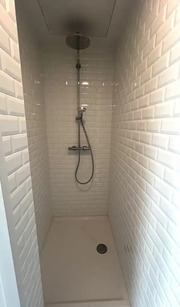 Recent bedrijfsgebouw met prachtige kantoren te huur in Lokeren foto 17