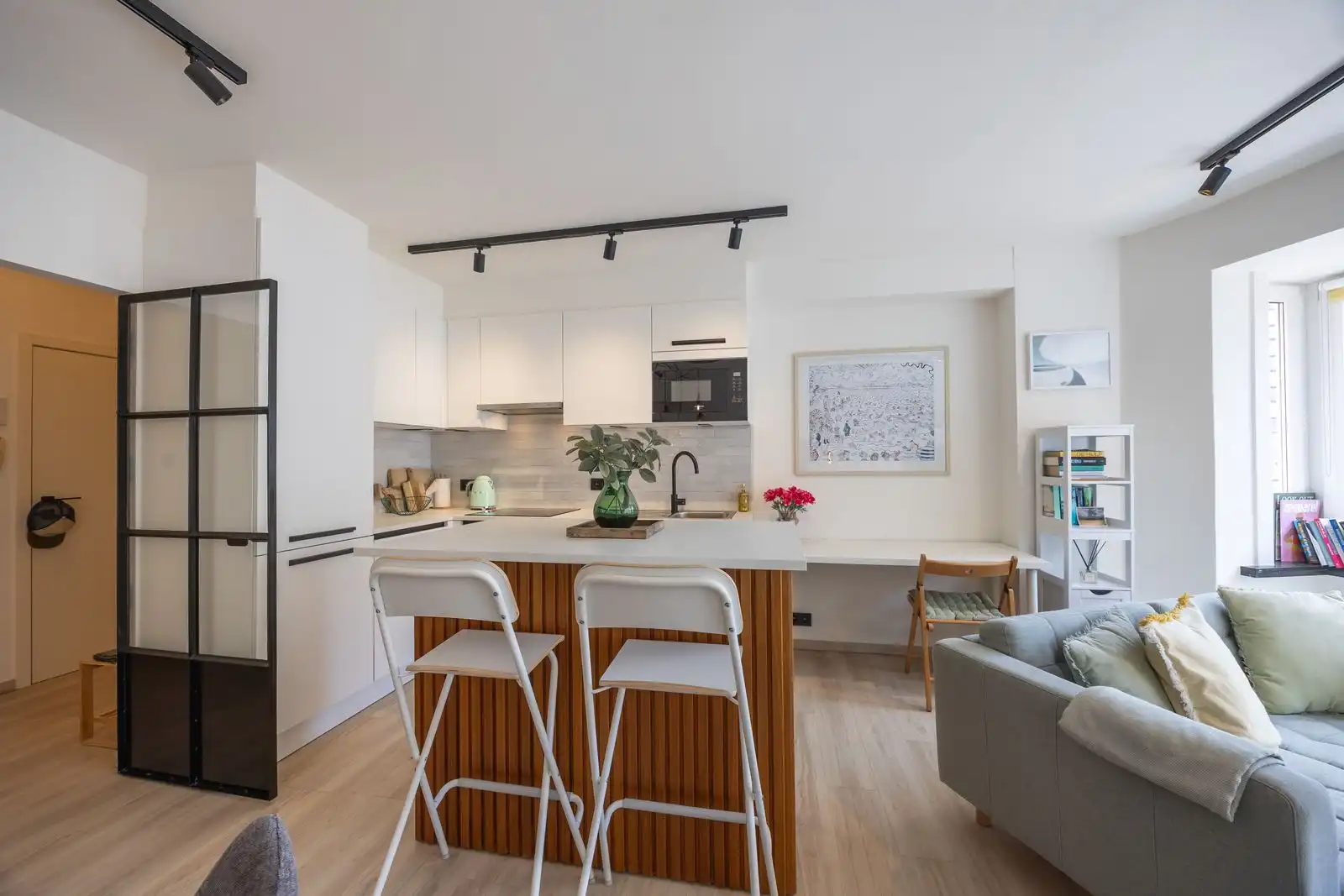 Subliem gerenoveerd appartement met 2 slaapkamers pal aan zee foto 4