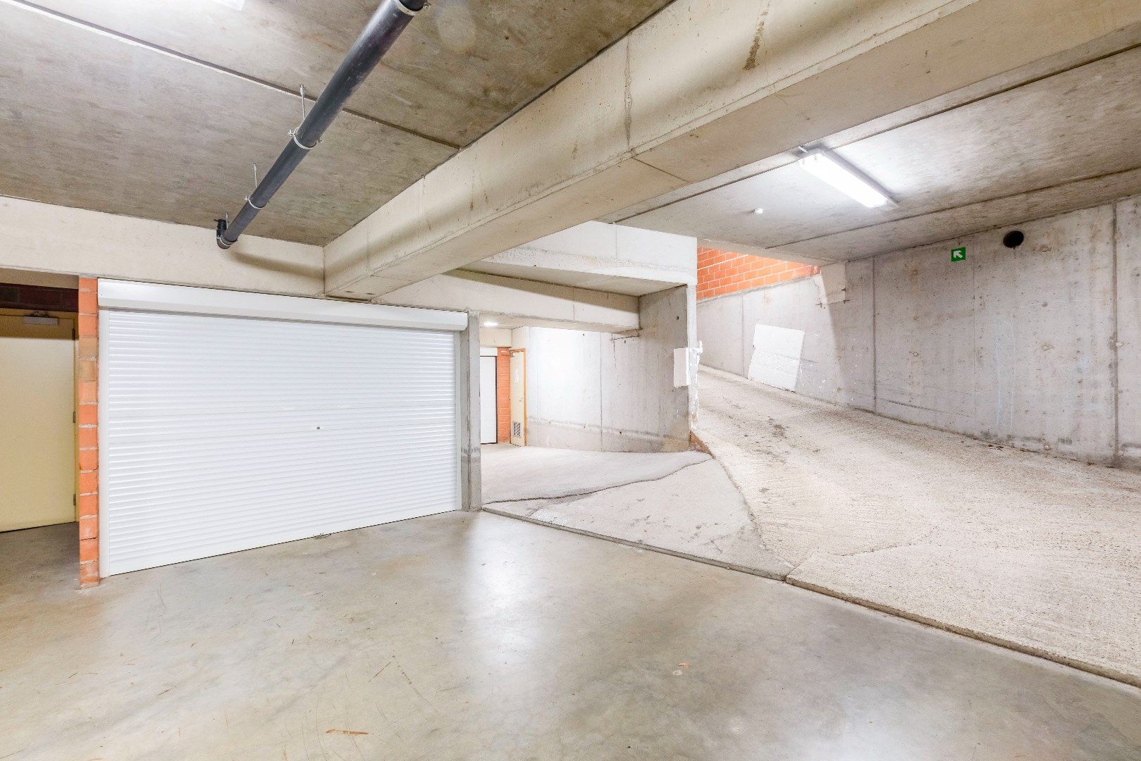 Duplex app. met garage in het centrum van Mariakerke  foto 16