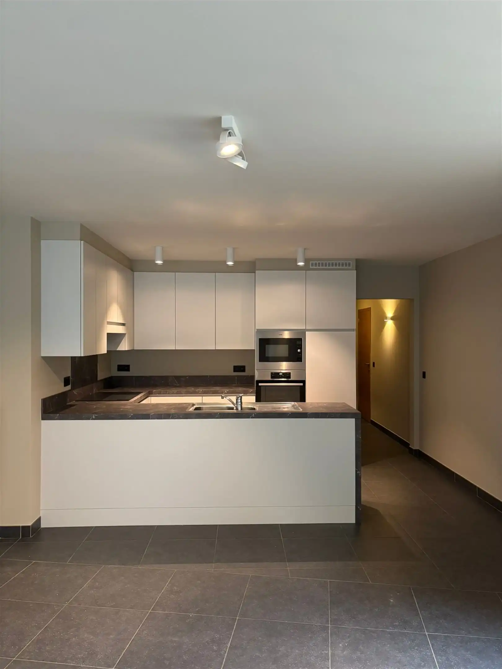 Gelijkvloers twee slaapkamer appartement foto 3