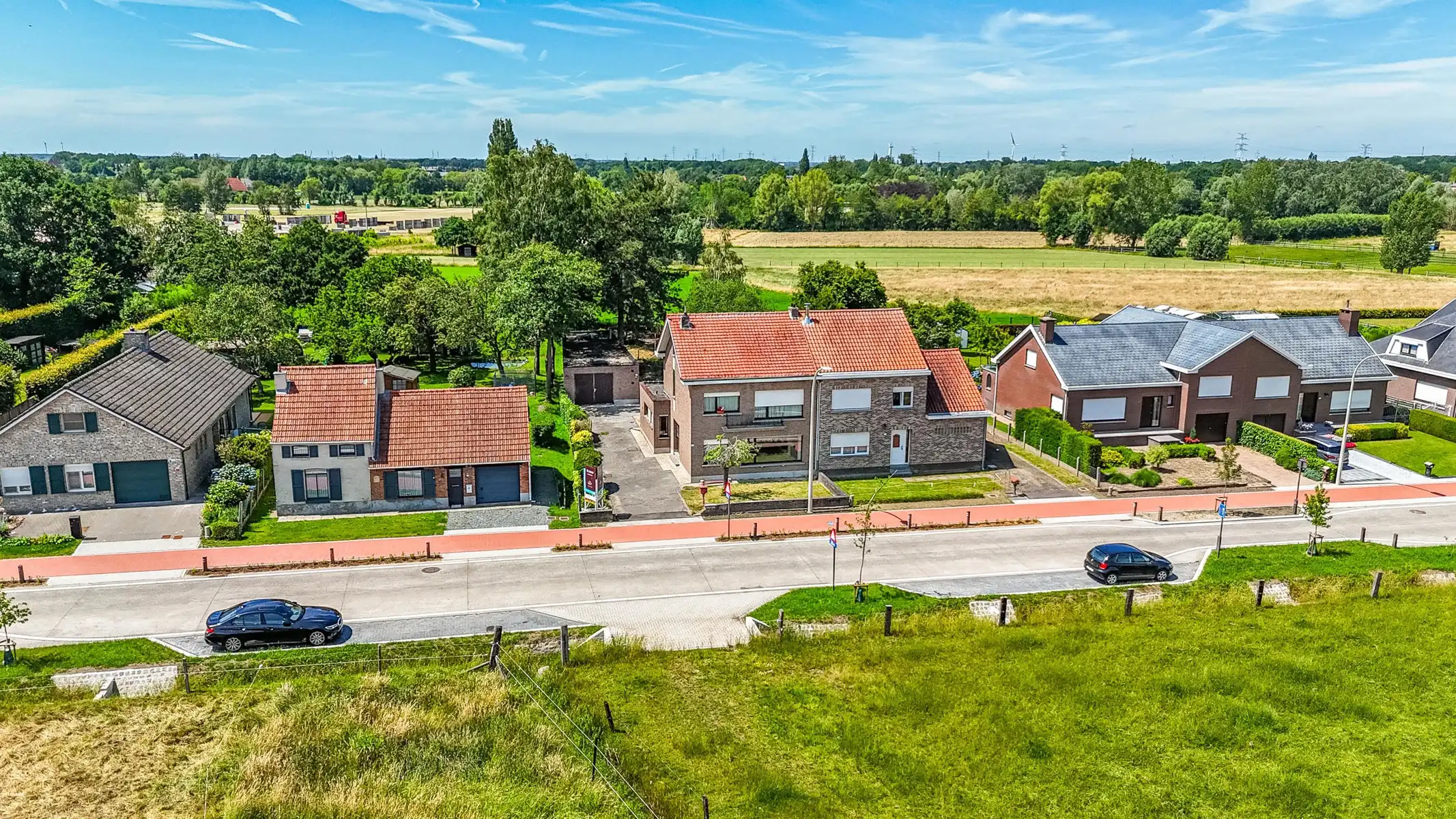 Statige woning met vrij uitzicht & vergund bijgebouw foto 9