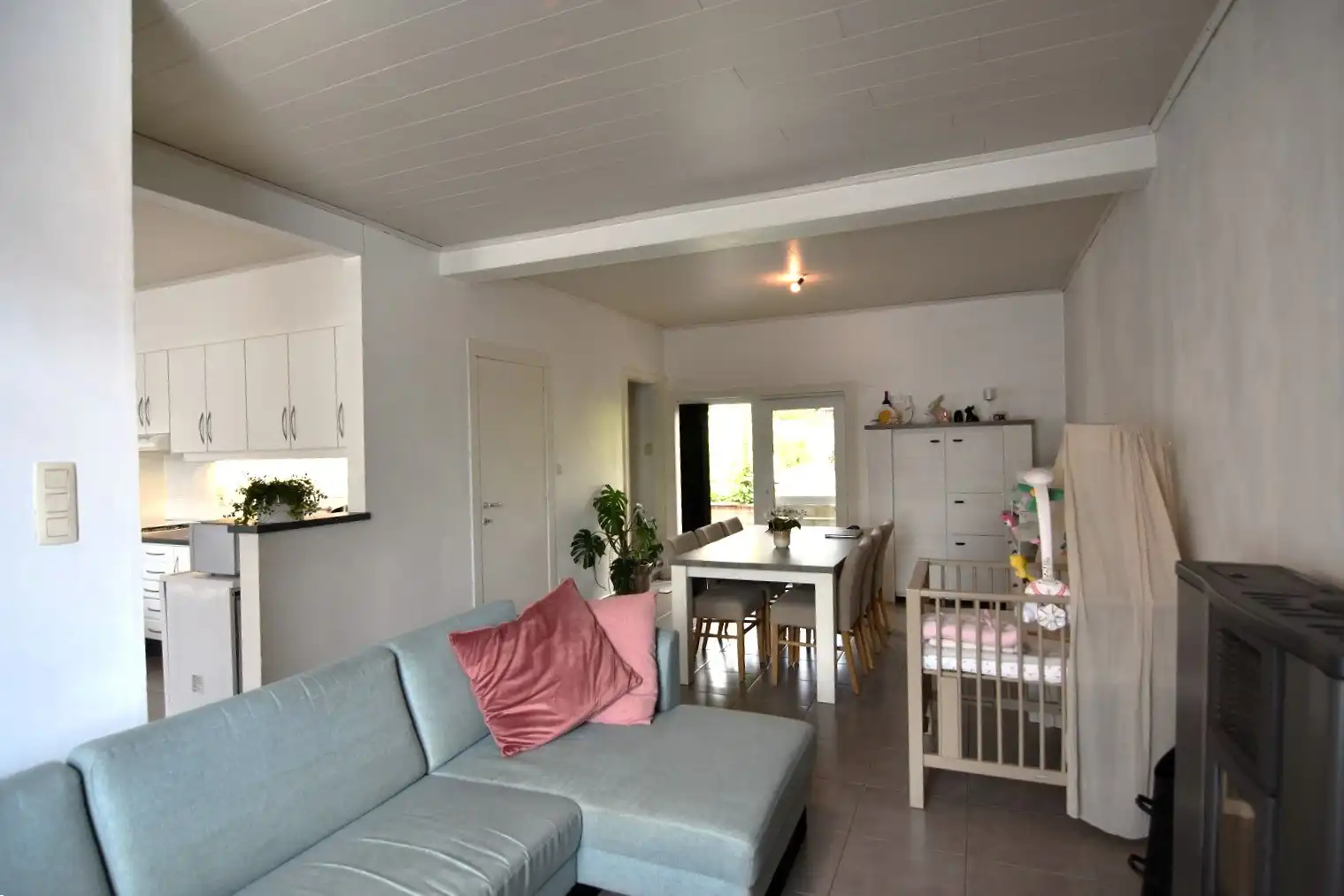 Gezellige rijwoning met diepe tuin in Moorslede foto 6