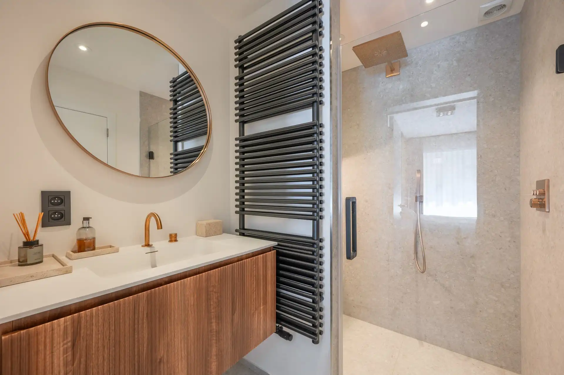 Prachtig twee slaapkamer appartement met zijdelings zeezicht, vlak bij de Kustlaan foto 15