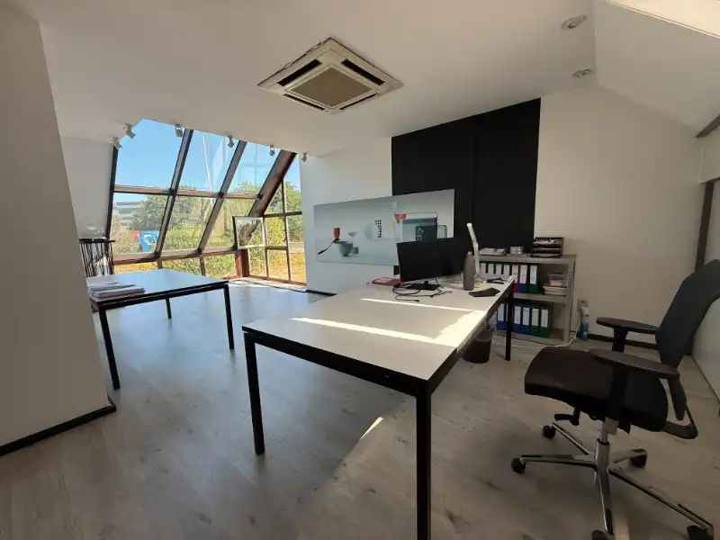 Toplocatie langs de E313: karaktervol kantoor- en opslagcomplex foto 6