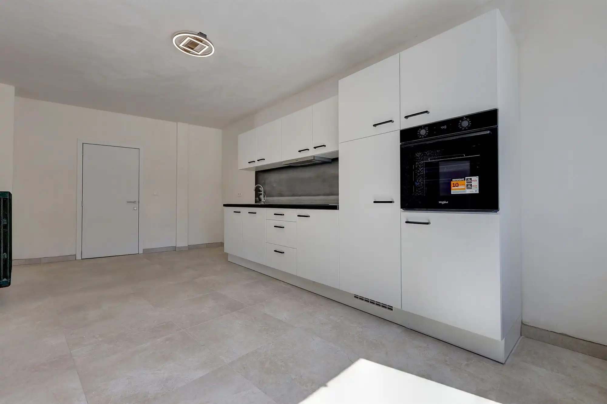 Ruime woning met magazijn van 302m²+ winkel foto 9