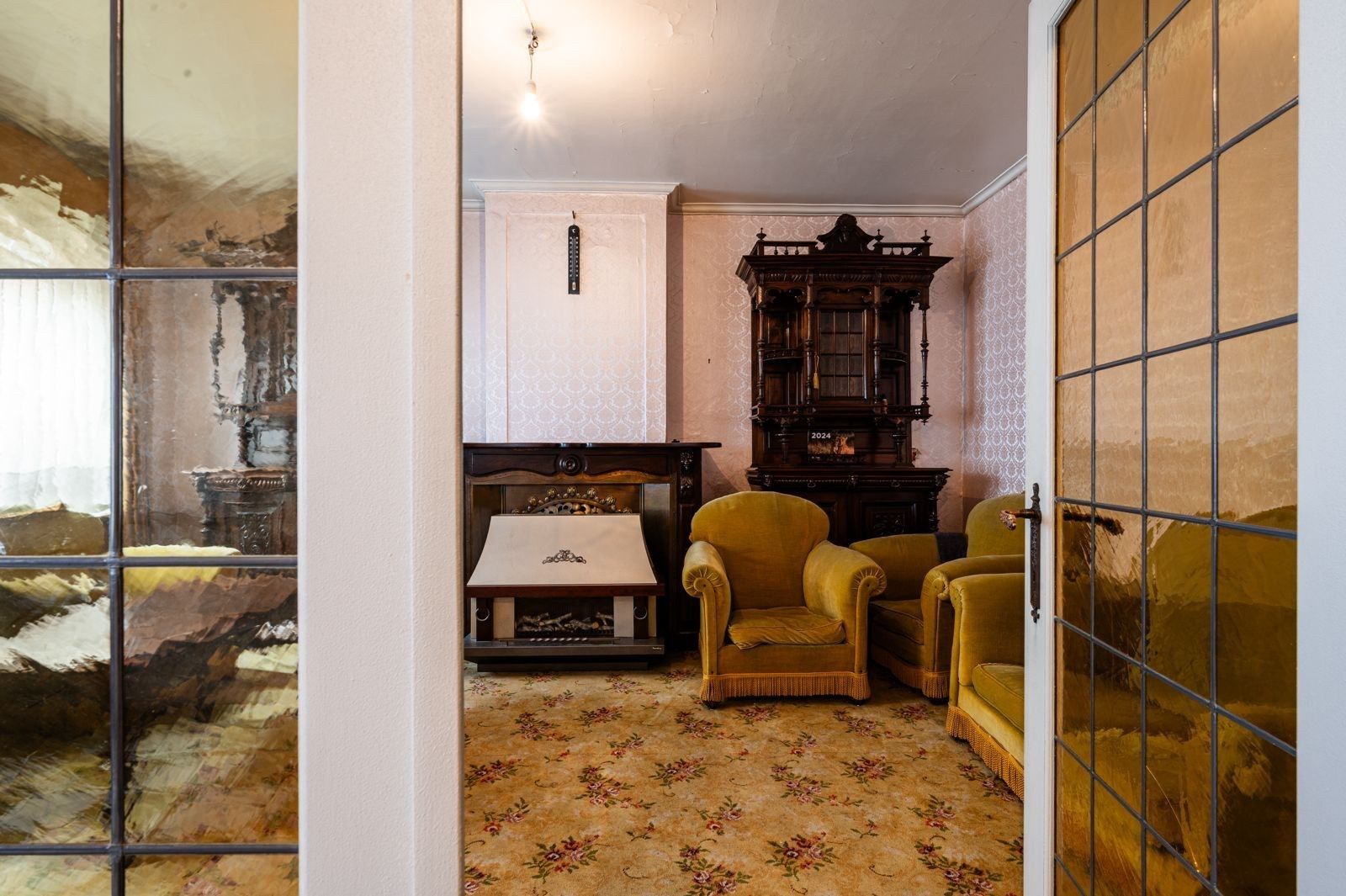 Ruime, te renoveren woning in het centrum van Eeklo foto 3