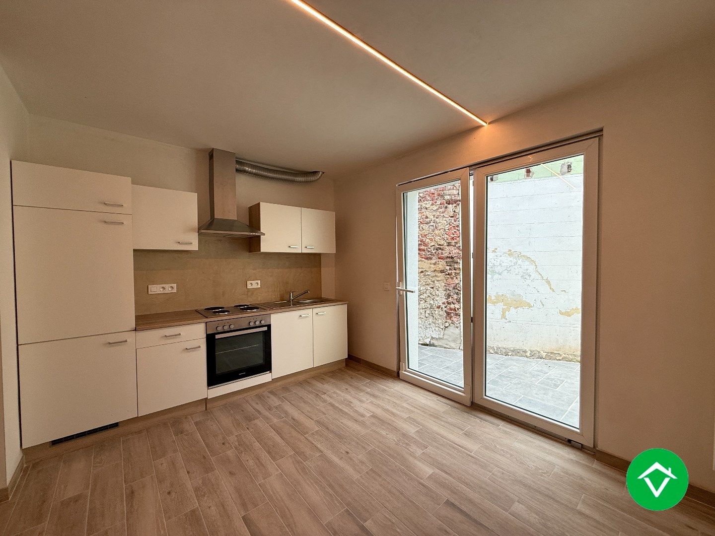 Gerenoveerde woning twee slaapkamers en koer in centrum Roeselare  foto 6