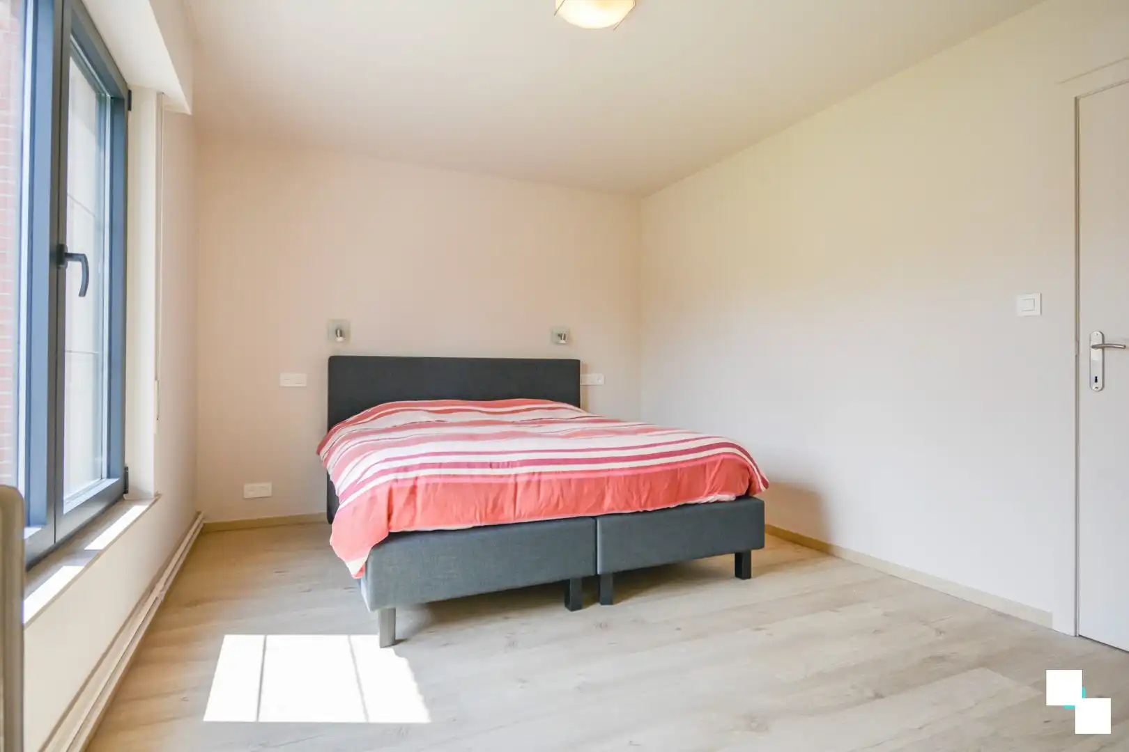 Ruime gesloten woning met 3 slaapkamers en prachtige tuin foto 13