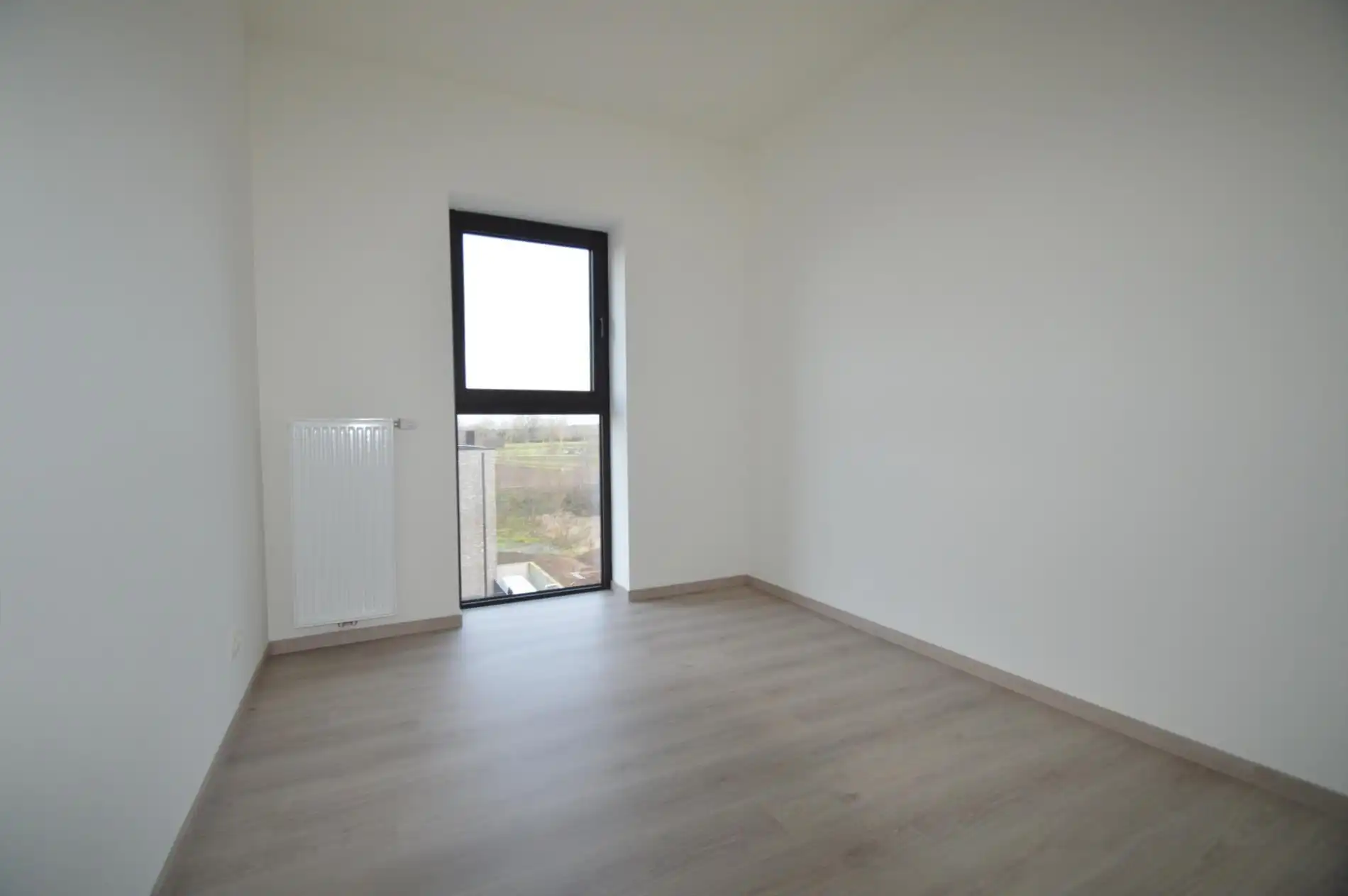 Hedendaags degelijk appartement met 2 slaapkamers in residentiële woonwijk Heuveldal. Garage inbegrepen in de huurprijs ! foto 9