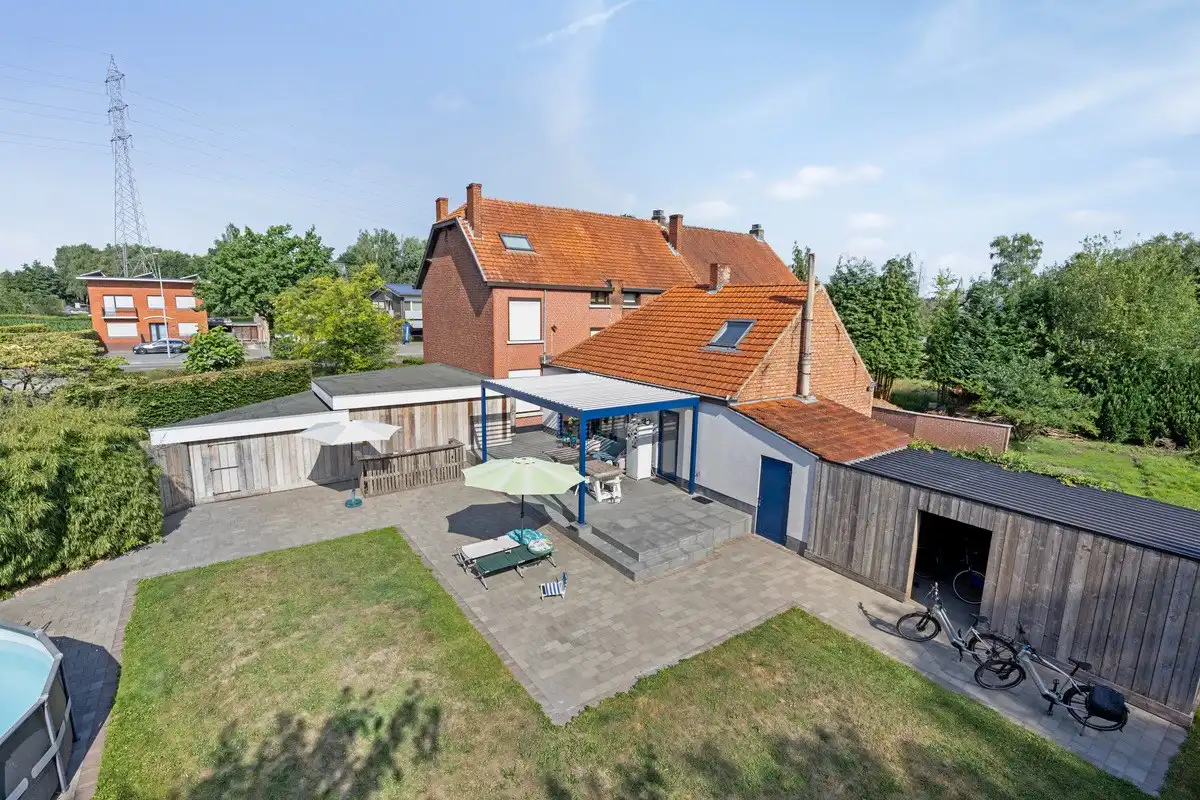 Ruim ingedeelde woning met 4 slpks op een mooi perceel van 21 are met achterliggend groen. foto 33