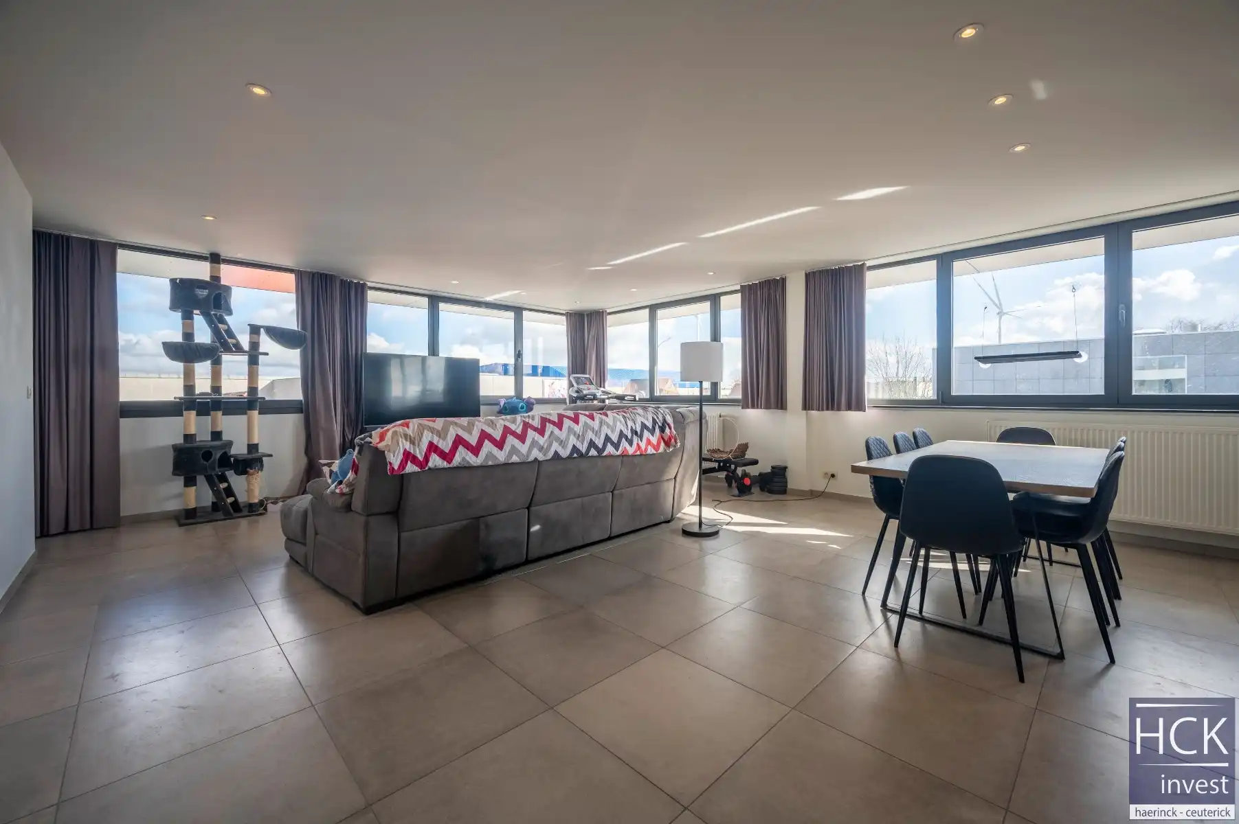 ZULTE - Zéér ruim appartement met 3 slaapkamers, terras en parkeermogelijkheid foto 3