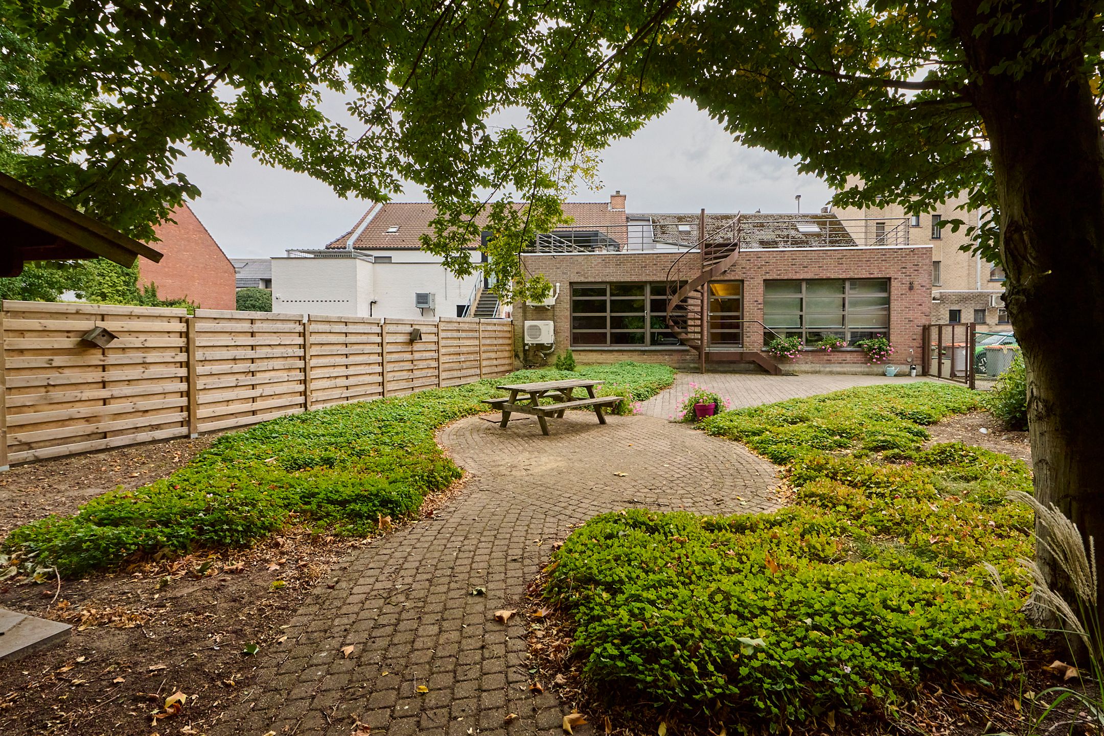 Instapklaar multifunctioneel pand - centrum Opglabbeek foto 2