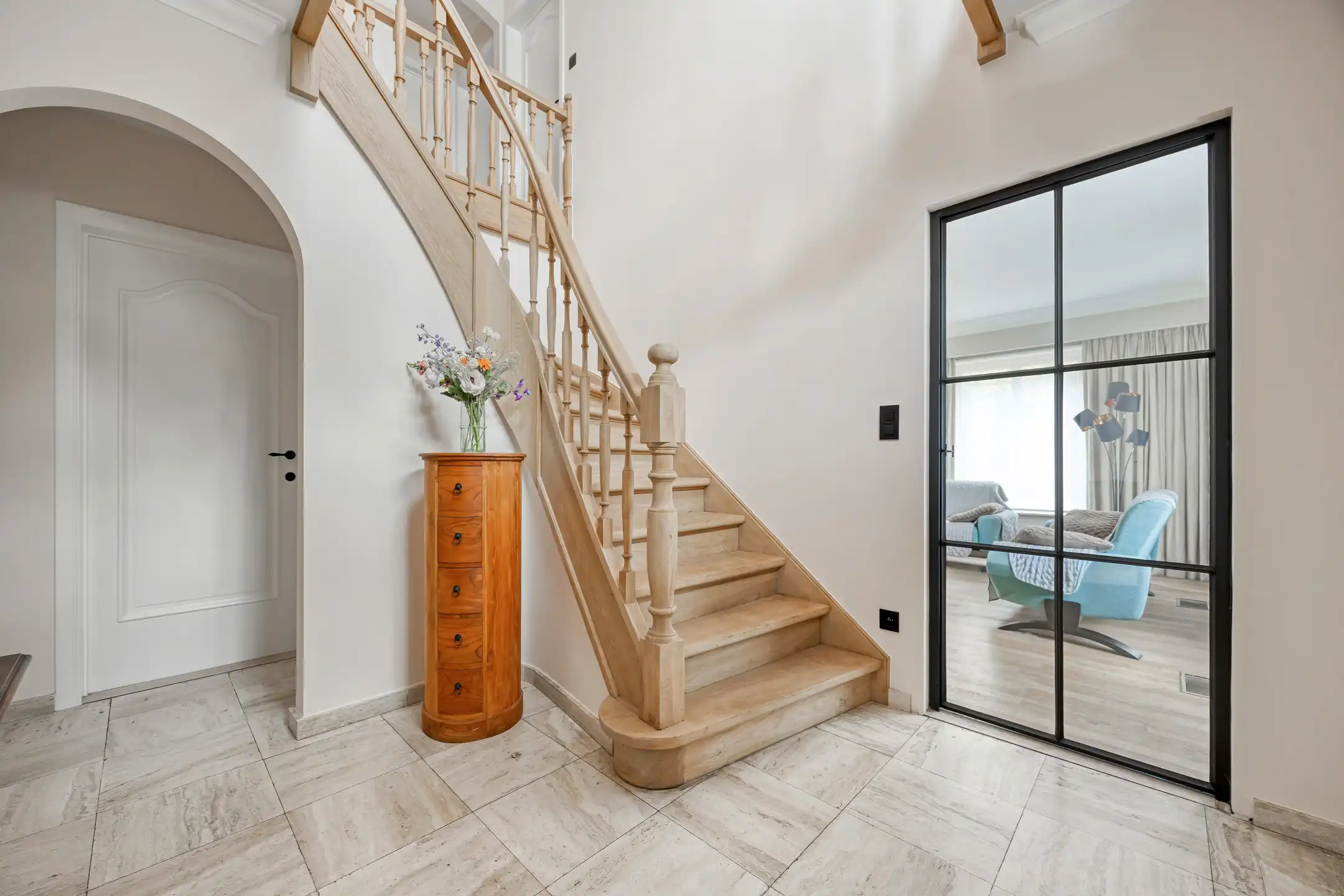 Karaktervolle en ruime vrijstaande woning met prachtige tuin foto 10