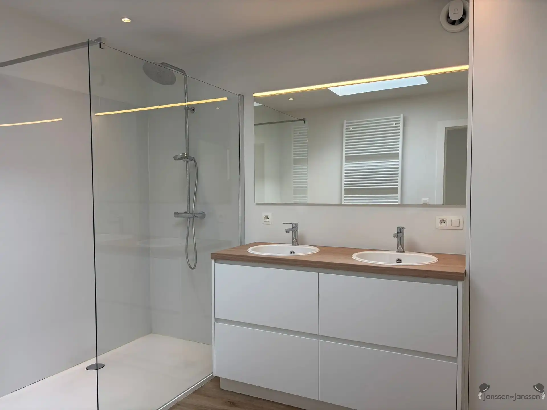 Ruim en volledig vernieuwd appartement met grote leefruimte in Sint-Lenaarts foto 10
