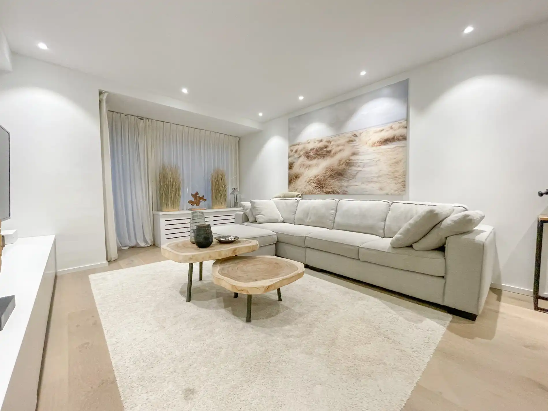 Stijlvol gerenoveerd appartement gelegen op een boogscheut van de zee. foto 2