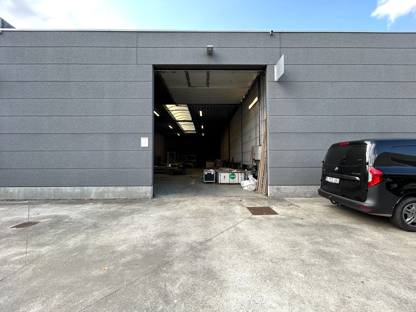 Recente loods met bijhorende parkeerplaats op ideale locatie te Meulebeke! foto 7