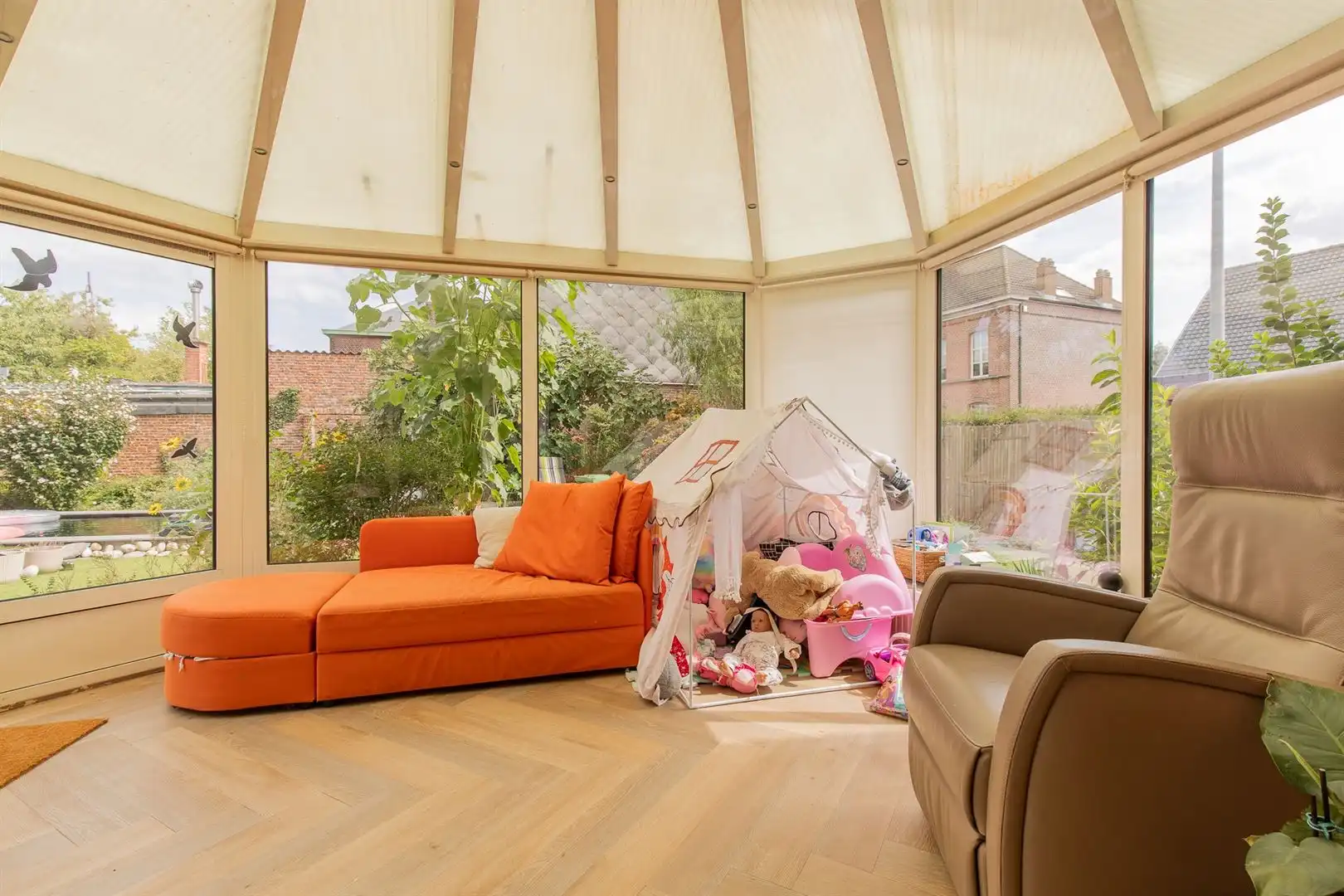 Volledig gerenoveerde woning met zwemvijver en ruime garage foto 7