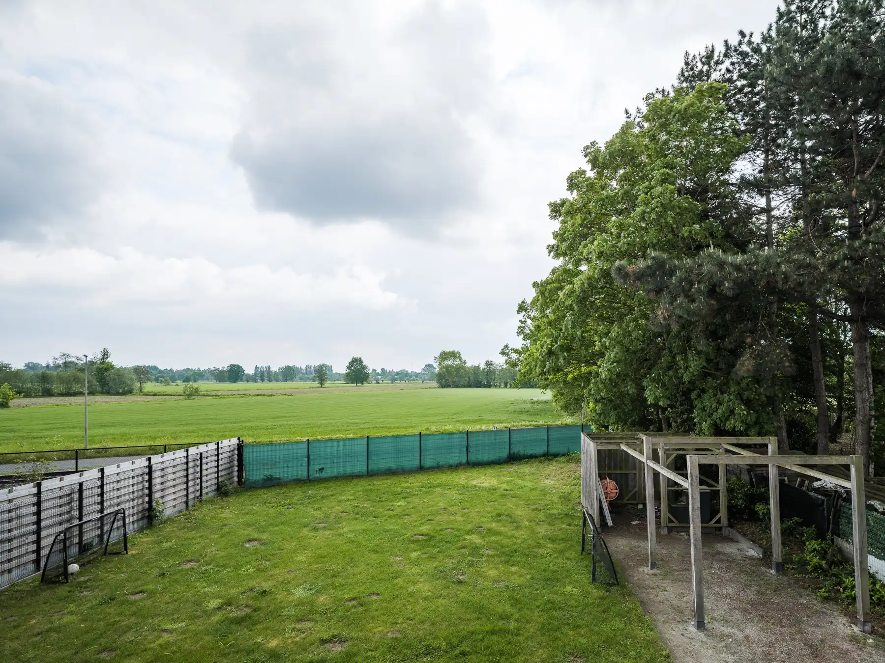 Moderne en energiezuinige woning in groene omgeving foto 17