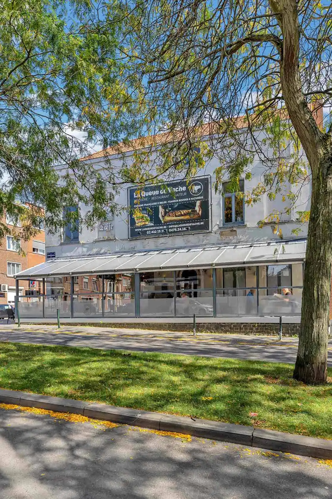 Gewaardeerd restaurant/handelspand met appartementen foto {{pictureIndex}}