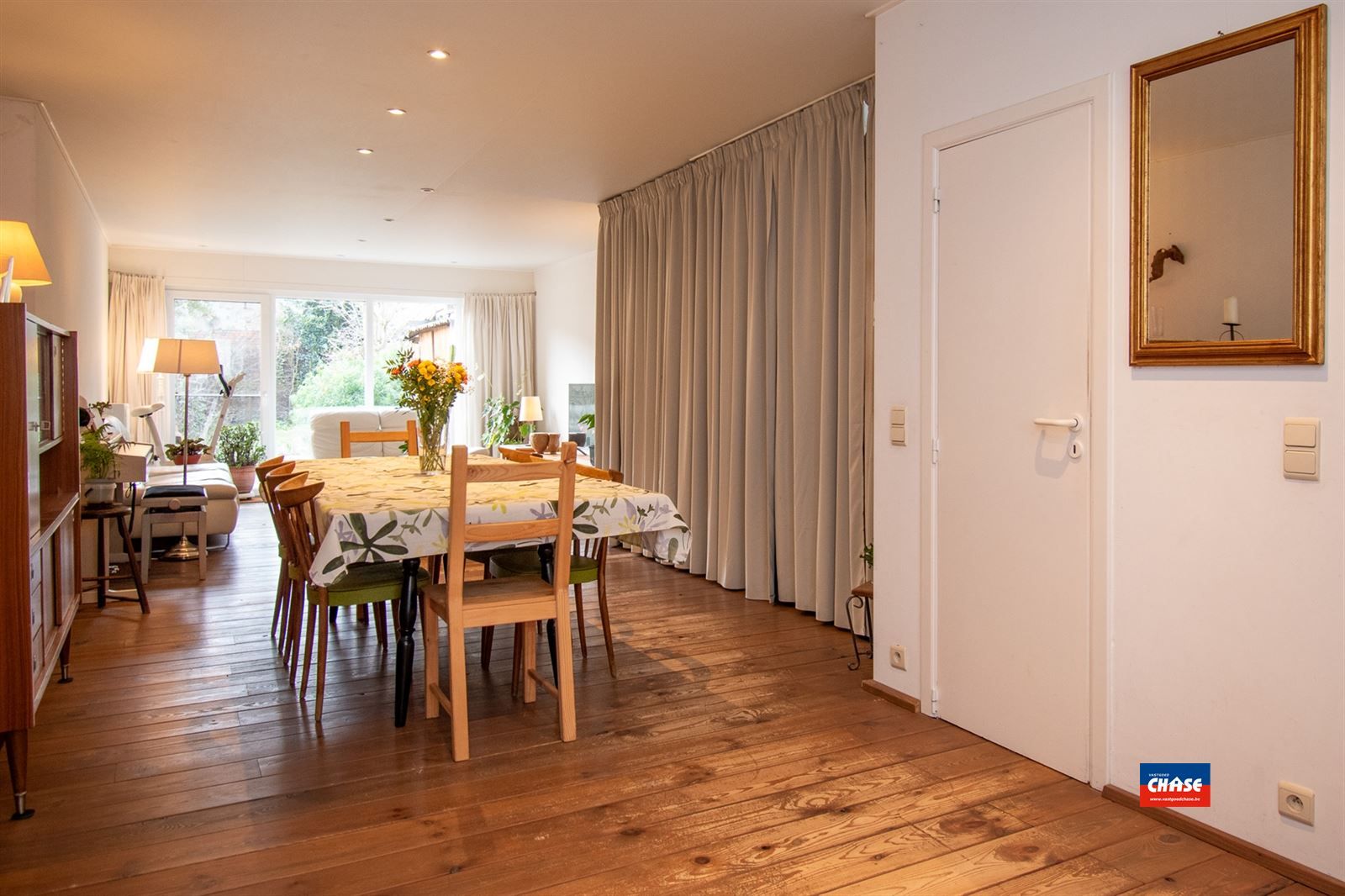 Rijwoning met drie slaapkamers en tuin foto 2